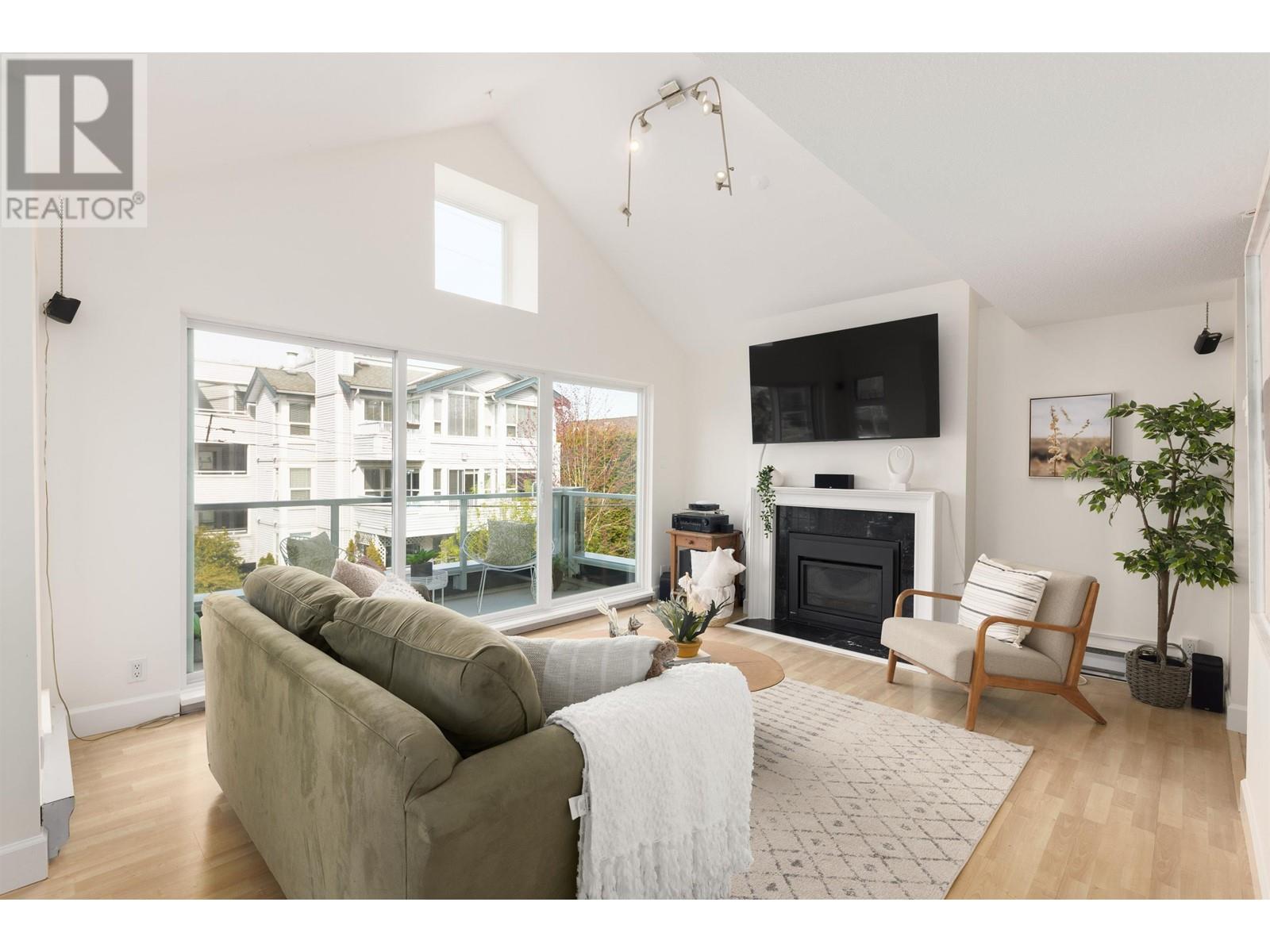 302 865 W 15th Avenue, Vancouver, British Columbia  V5Z 1R8 - Photo 2 - R2987333
