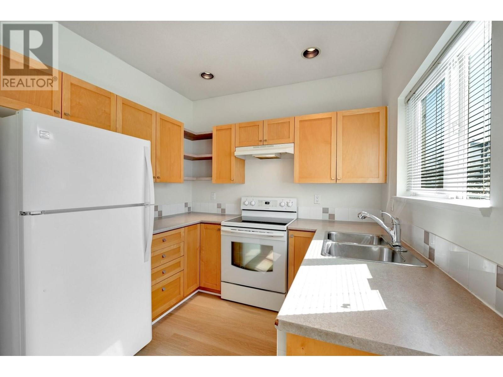 6736 Village Green, Burnaby, British Columbia  V5E 4K7 - Photo 7 - R2987377