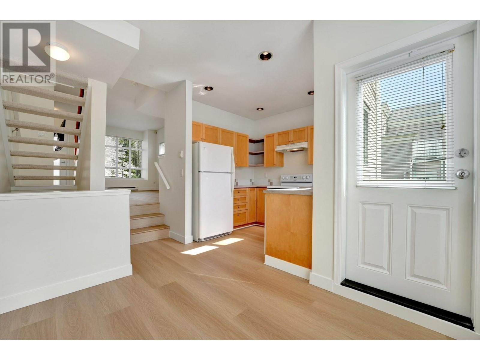 6736 Village Green, Burnaby, British Columbia  V5E 4K7 - Photo 8 - R2987377