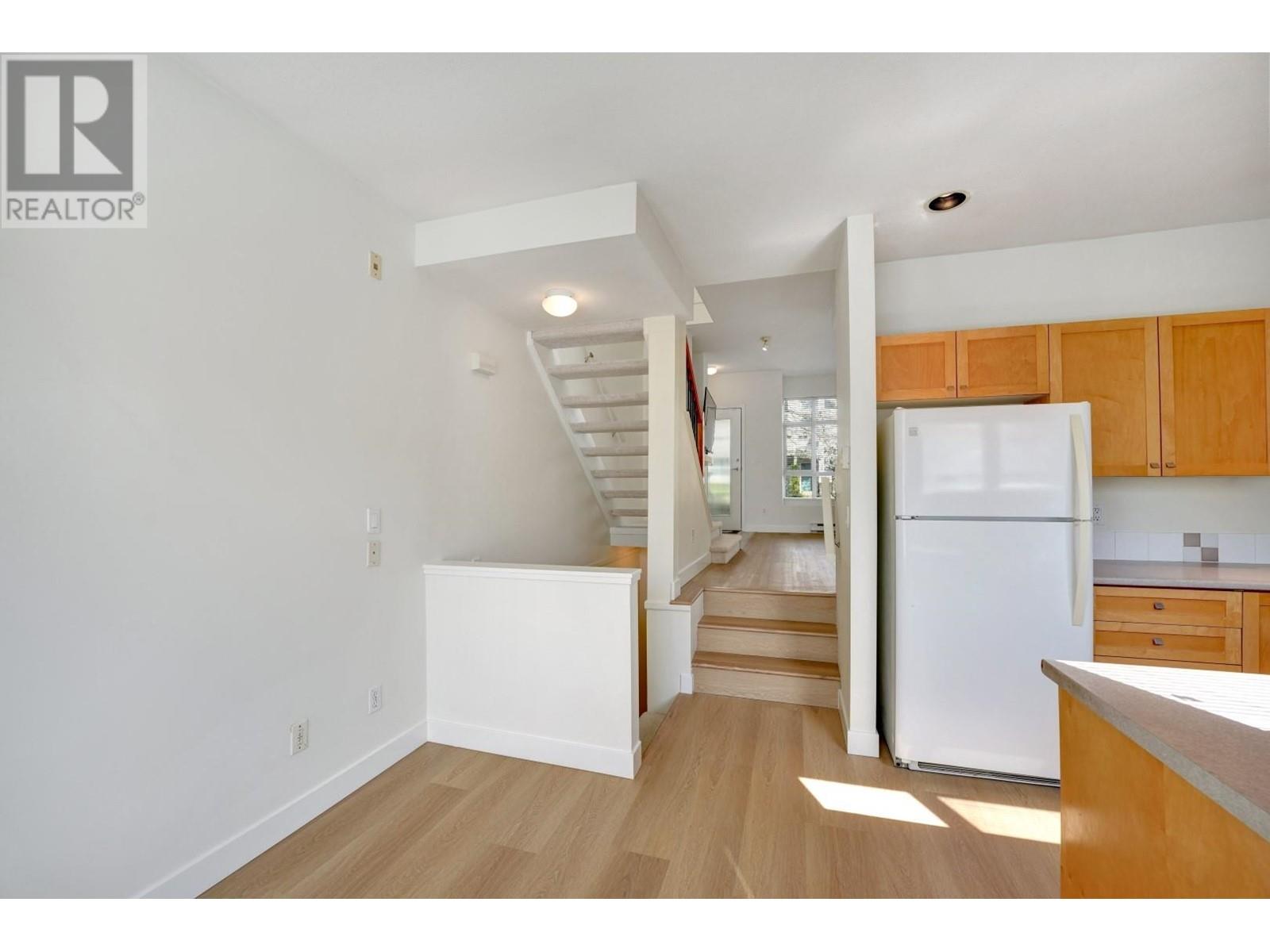 6736 Village Green, Burnaby, British Columbia  V5E 4K7 - Photo 9 - R2987377