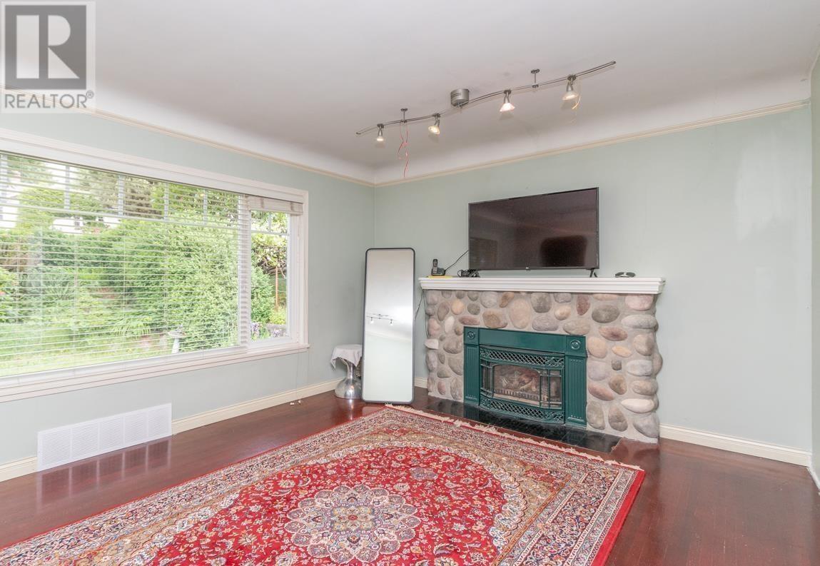 341 W 24th Street, North Vancouver, British Columbia  V7M 2C7 - Photo 5 - R2987372