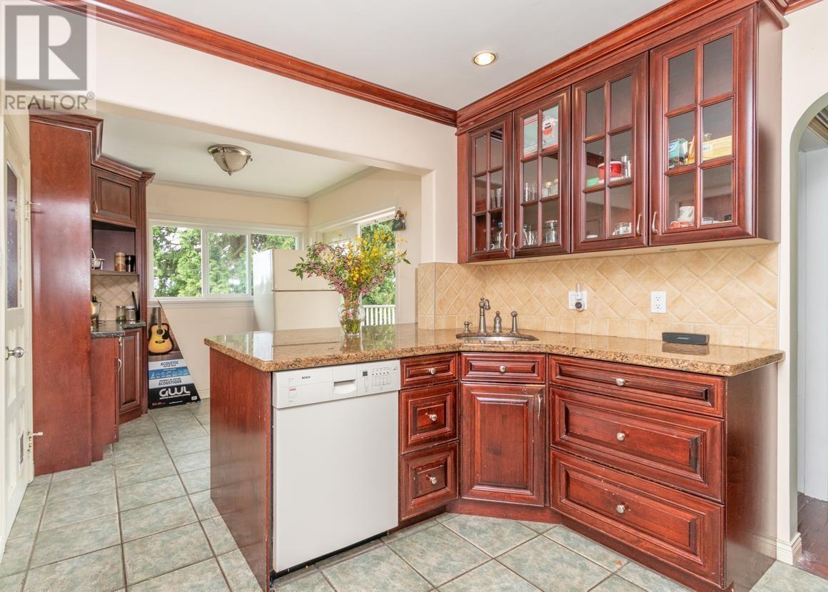 341 W 24th Street, North Vancouver, British Columbia  V7M 2C7 - Photo 7 - R2987372