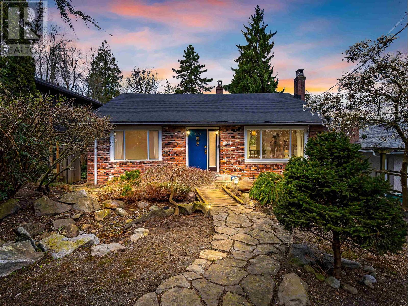 331 HOLMES STREET, new westminster, British Columbia