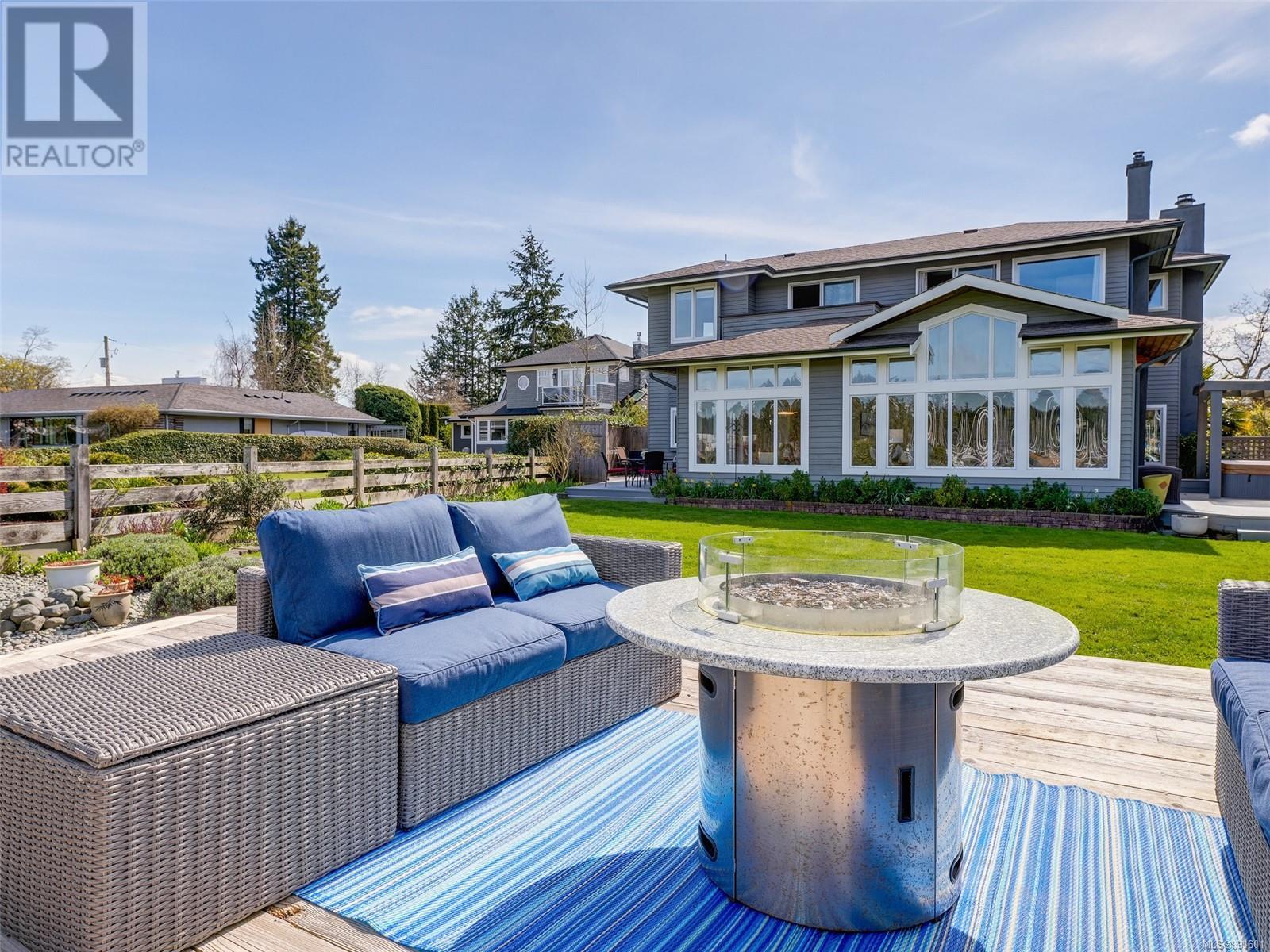 10680 Blue Heron Rd, Sidney, British Columbia  V8L 3X9 - Photo 4 - 991601