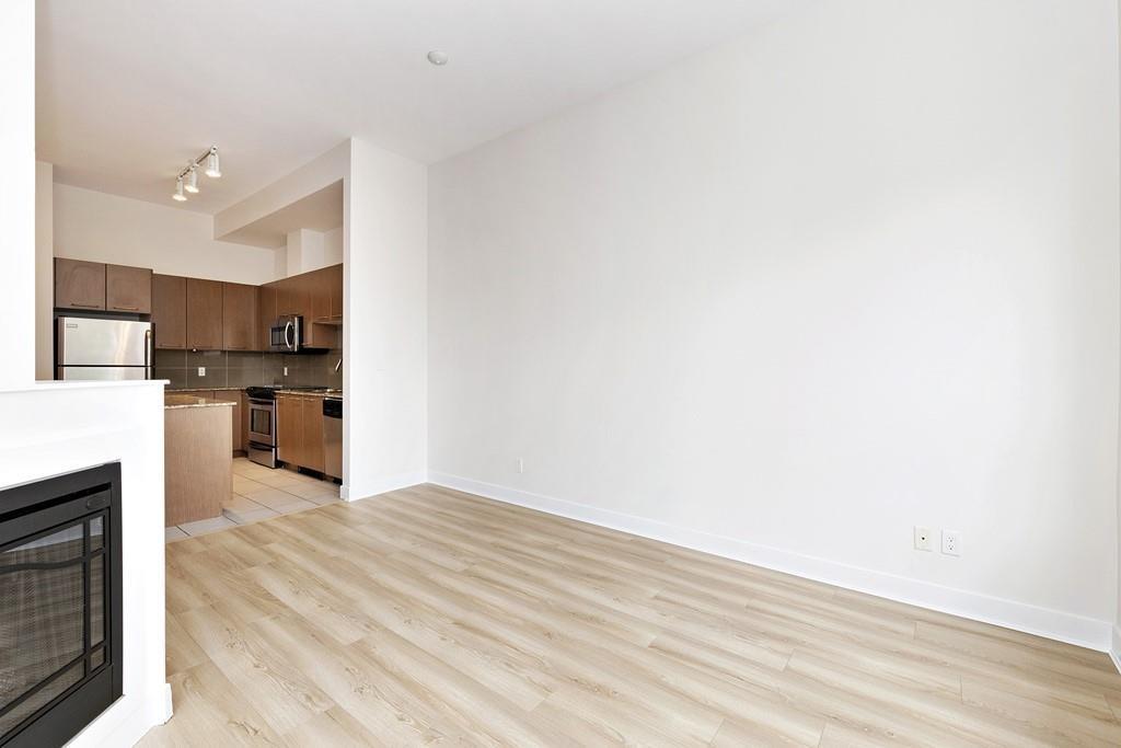 403 10822 City Parkway, Surrey, British Columbia  V3T 5X9 - Photo 5 - R2987215