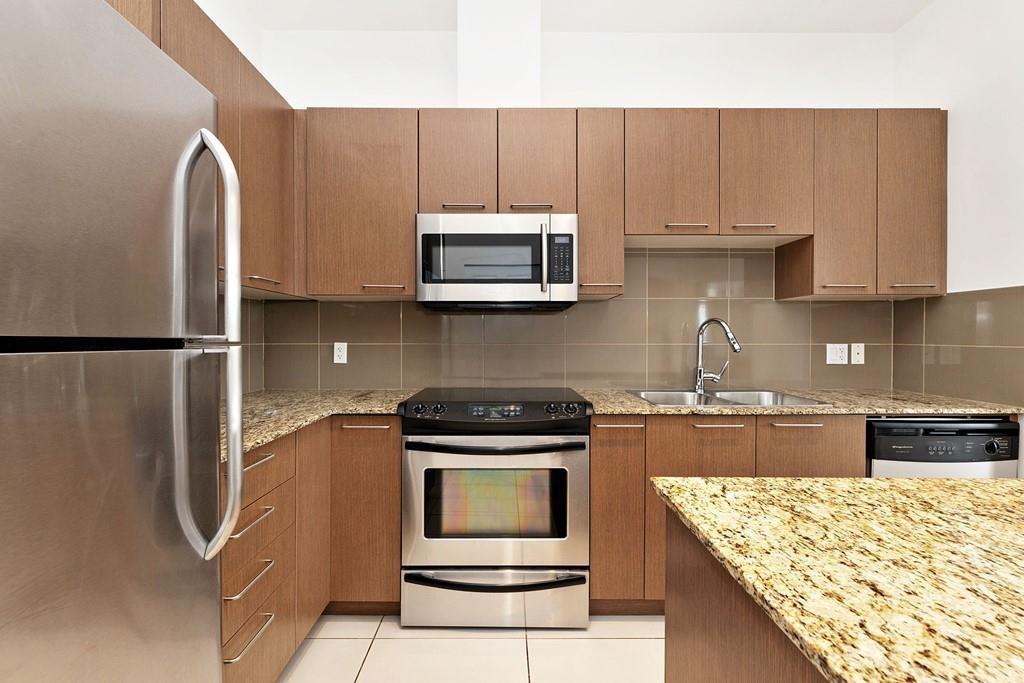 403 10822 City Parkway, Surrey, British Columbia  V3T 5X9 - Photo 12 - R2987215