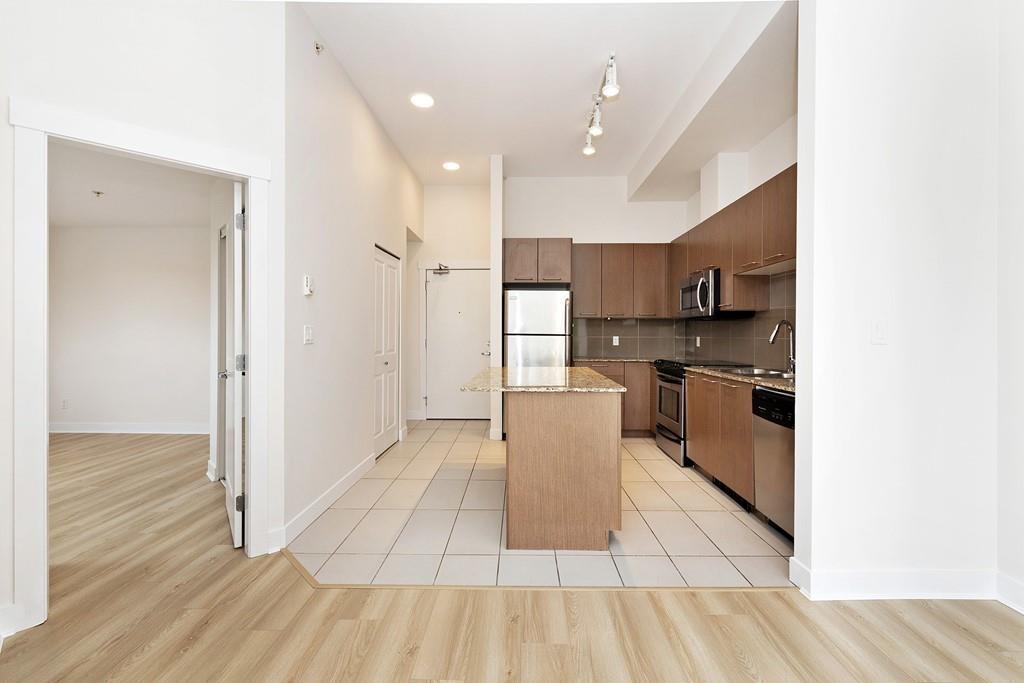 403 10822 City Parkway, Surrey, British Columbia  V3T 5X9 - Photo 10 - R2987215
