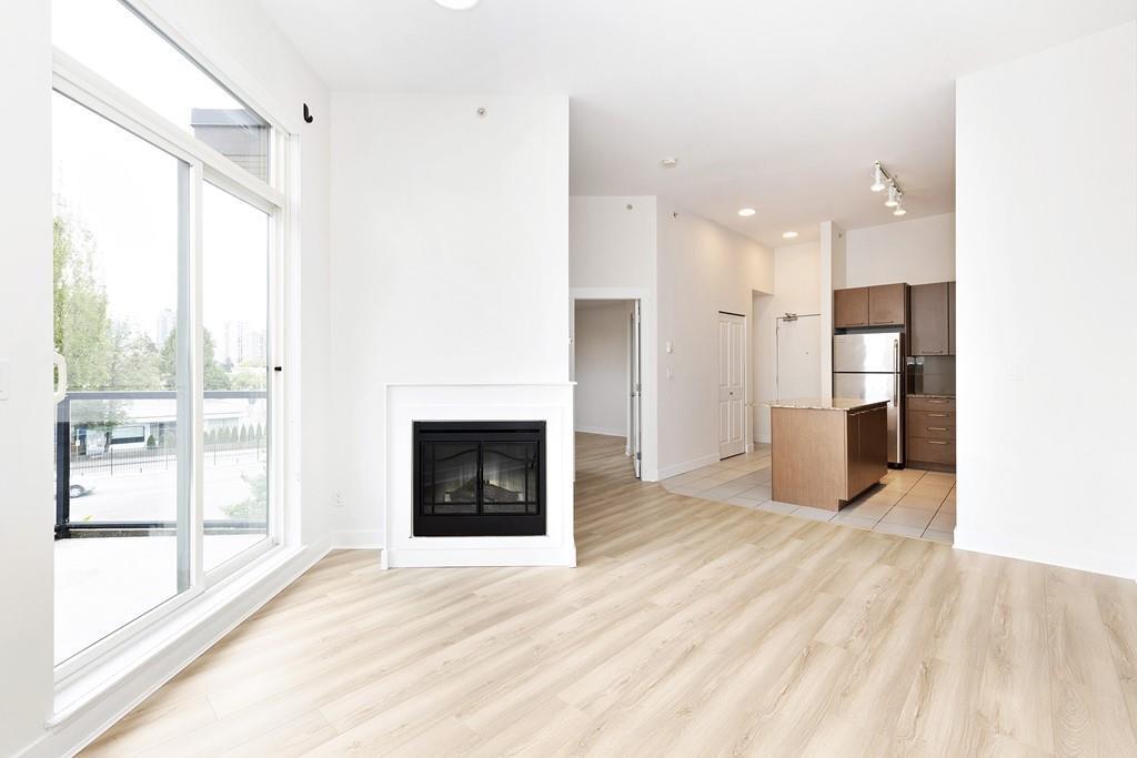 403 10822 City Parkway, Surrey, British Columbia  V3T 5X9 - Photo 2 - R2987215