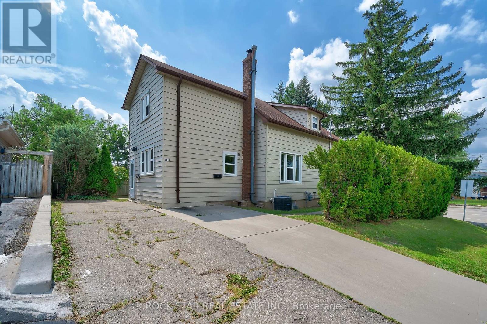 Property at 227 FAIRWAY ROAD N image 2