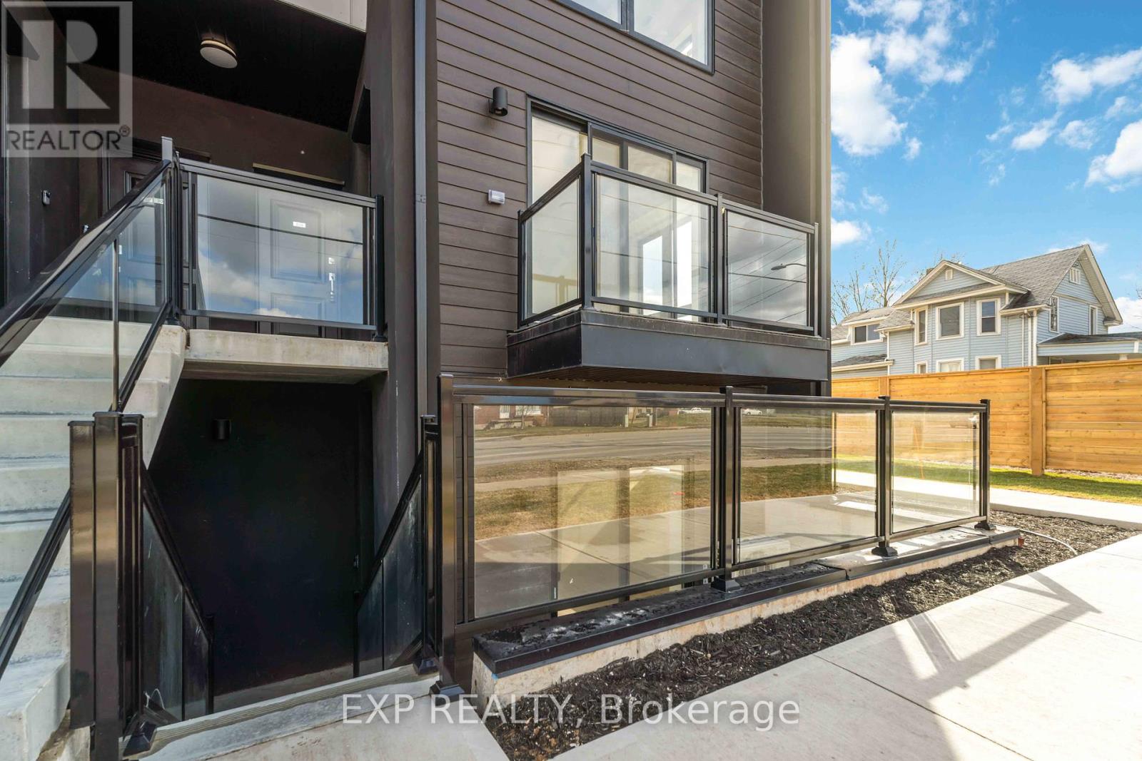 106 - 7277 Wilson Crescent, Niagara Falls, Ontario  L2G 4R8 - Photo 5 - X12067899