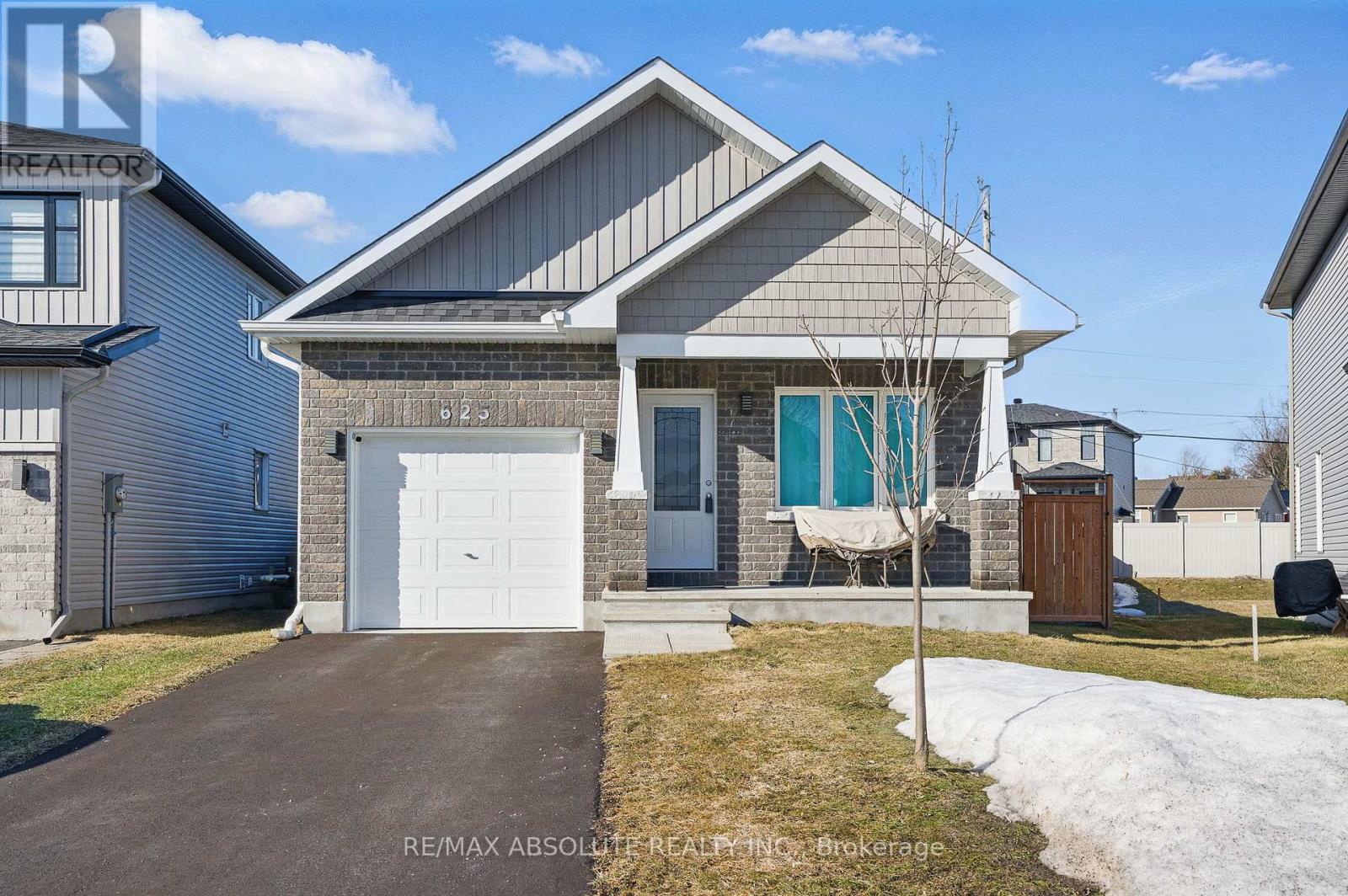 Property at 625 ROBERT STREET image 1