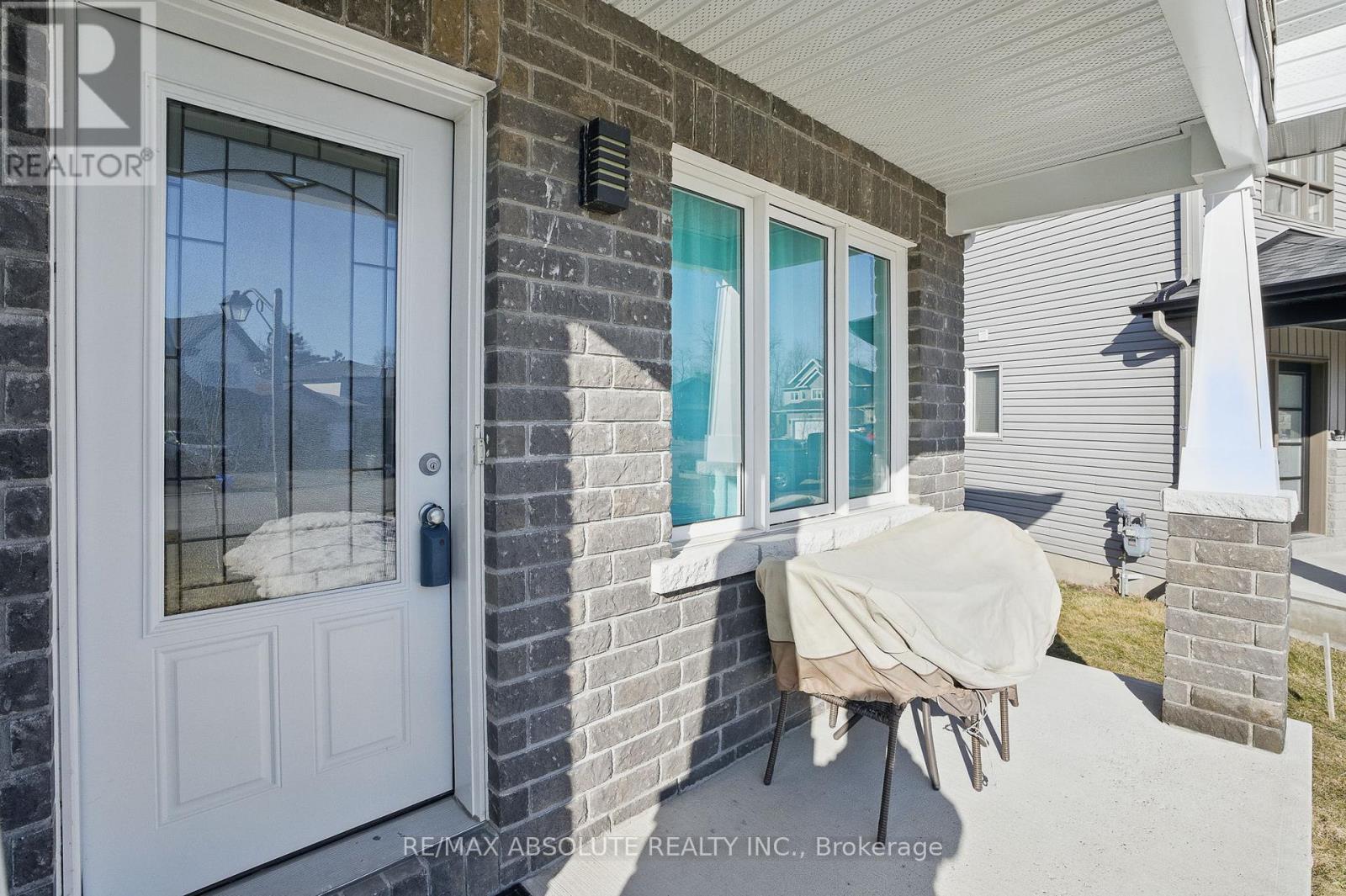 Property at 625 ROBERT STREET image 2