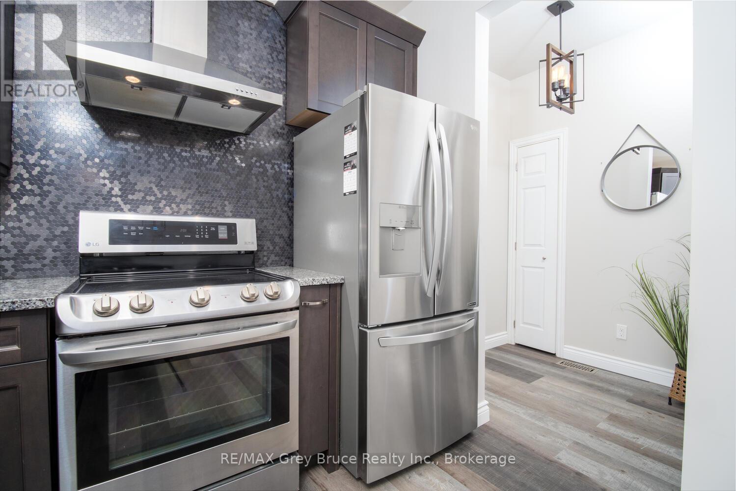 635 18th Street E, Owen Sound, Ontario  N4K 2J5 - Photo 14 - X11909353