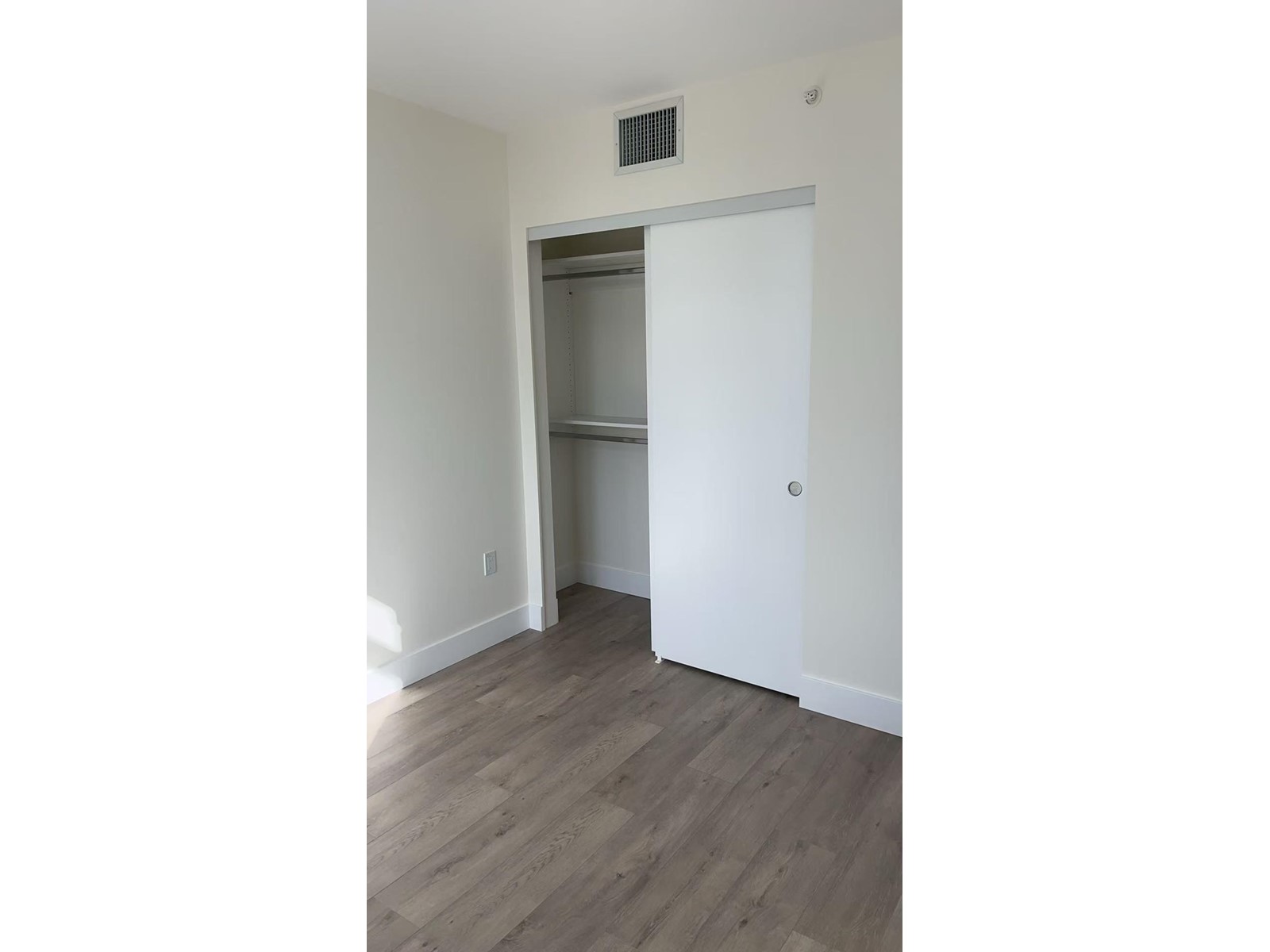 1204 10428 Whalley Boulevard, Surrey, British Columbia  V3T 0W2 - Photo 10 - R2983067
