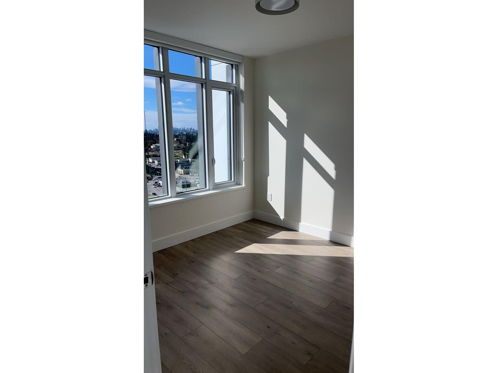1204 10428 Whalley Boulevard, Surrey, British Columbia  V3T 0W2 - Photo 12 - R2983067