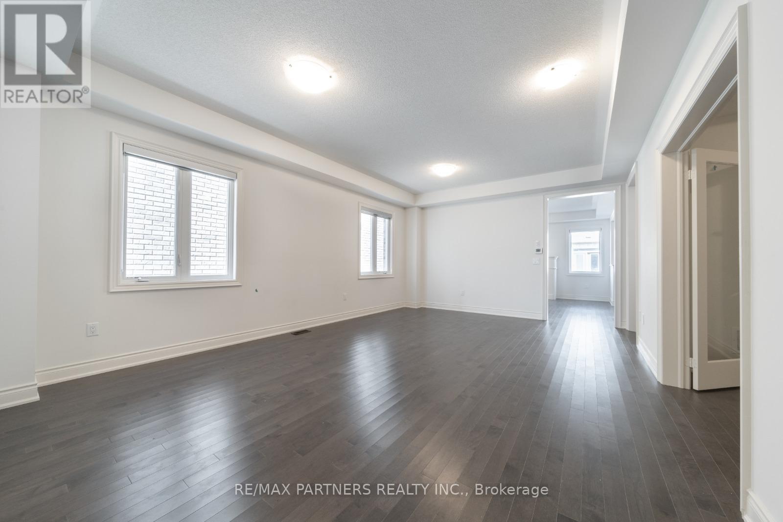 7 Conductor Avenue, Whitchurch-Stouffville, Ontario  L4A 4X5 - Photo 4 - N12067972