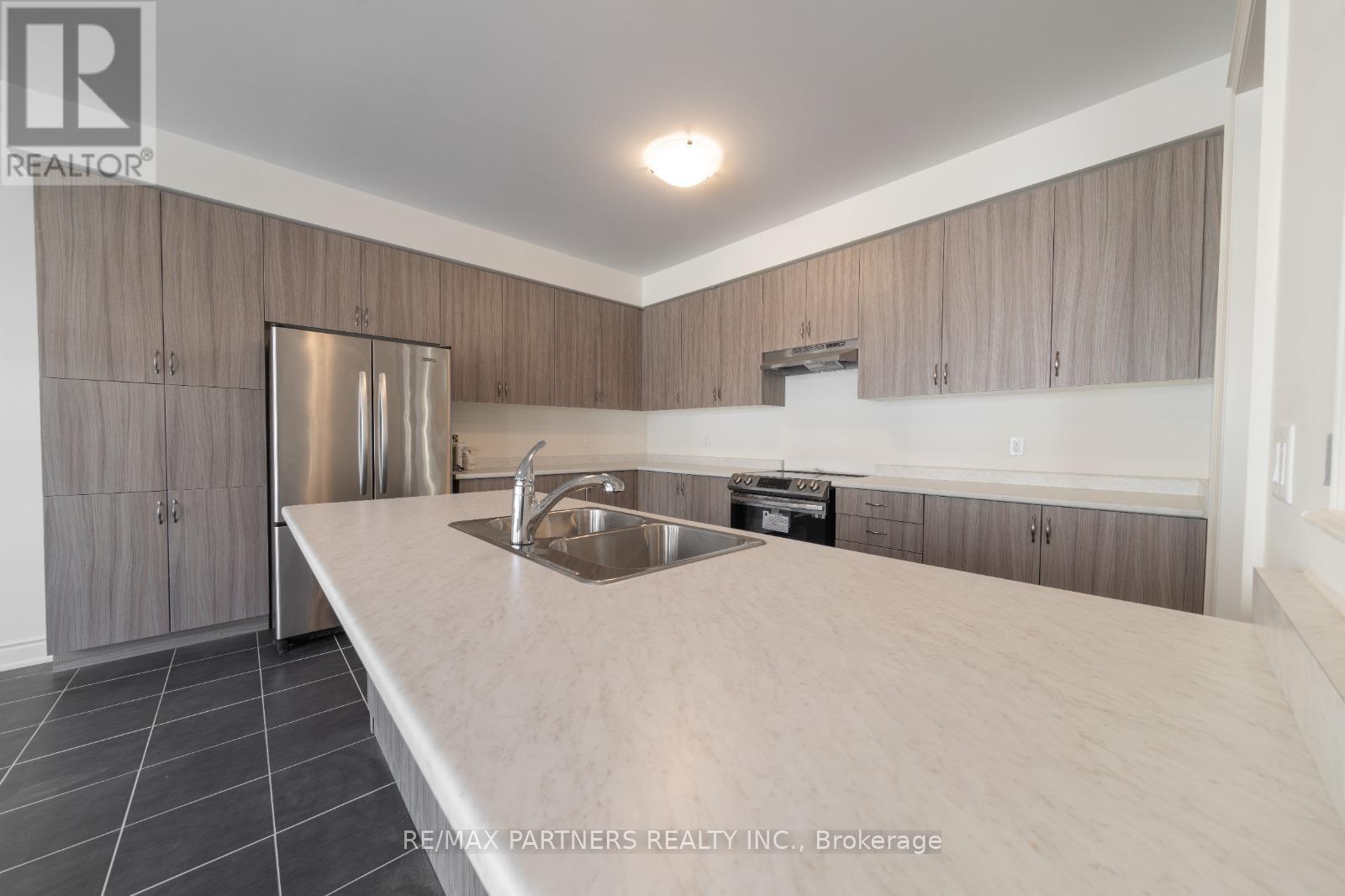 7 Conductor Avenue, Whitchurch-Stouffville, Ontario  L4A 4X5 - Photo 8 - N12067972