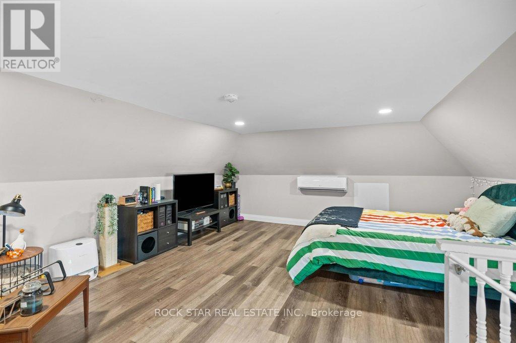 20 Holton Avenue S, Hamilton, Ontario  L8M 2L7 - Photo 16 - X12067968