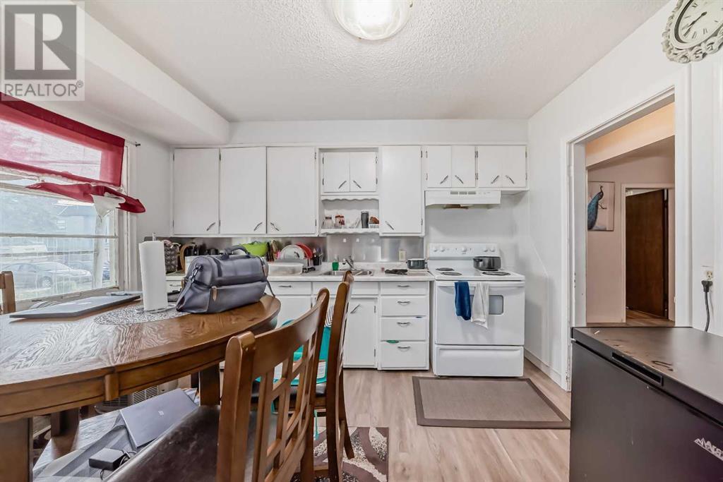 Property at 927 Renfrew Drive image 5