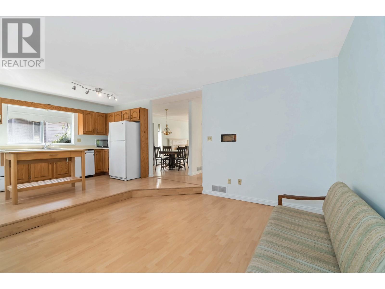 1769 Foster Avenue, Coquitlam, British Columbia  V3J 7K8 - Photo 17 - R2986723