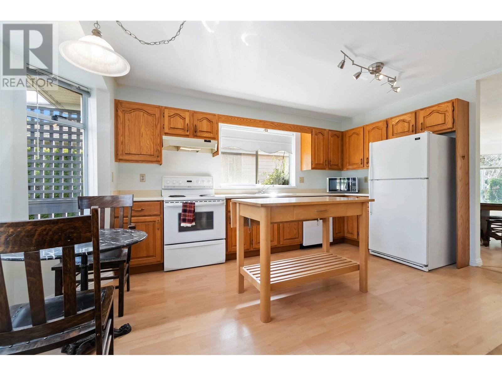 1769 Foster Avenue, Coquitlam, British Columbia  V3J 7K8 - Photo 13 - R2986723