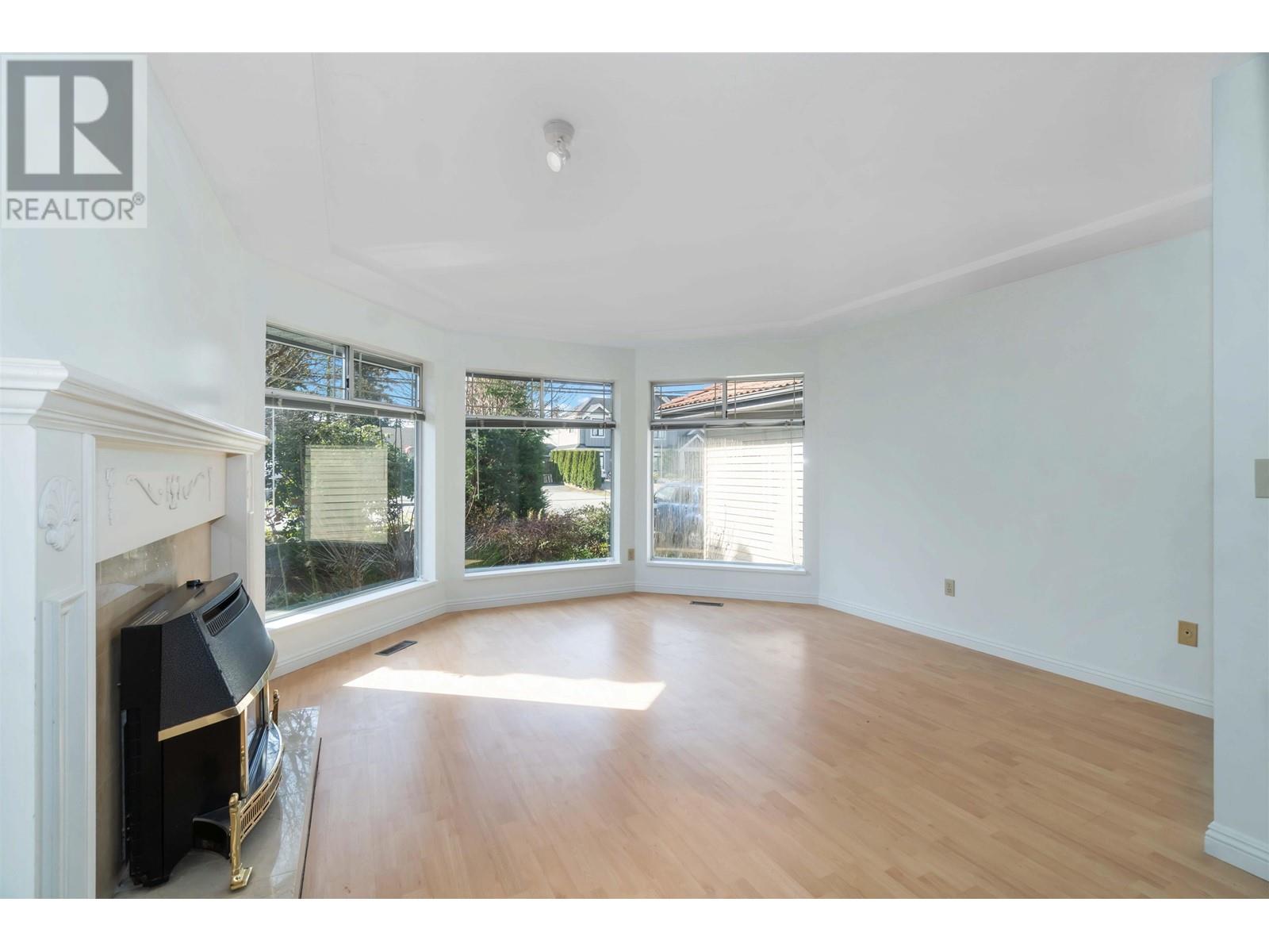 1769 Foster Avenue, Coquitlam, British Columbia  V3J 7K8 - Photo 5 - R2986723