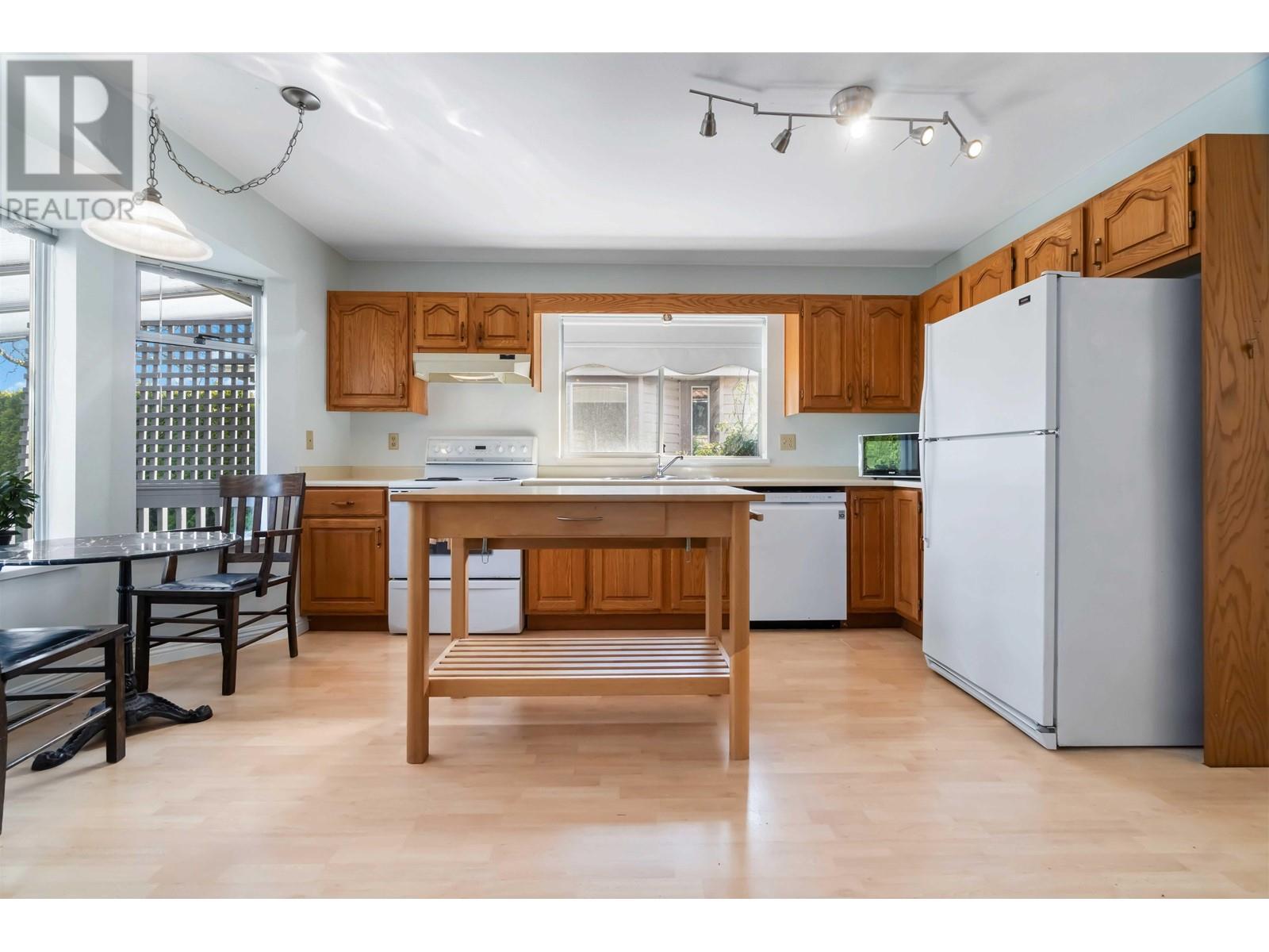 1769 Foster Avenue, Coquitlam, British Columbia  V3J 7K8 - Photo 10 - R2986723