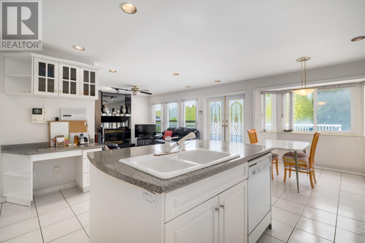5198 Sussex Avenue, Burnaby, British Columbia  V5G 3K3 - Photo 10 - R2987402