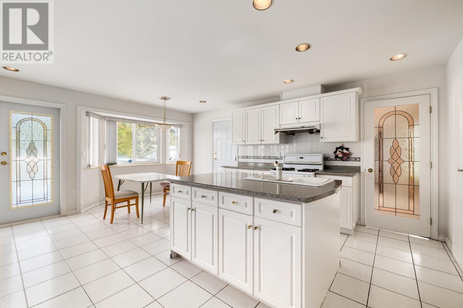 5198 Sussex Avenue, Burnaby, British Columbia  V5G 3K3 - Photo 11 - R2987402