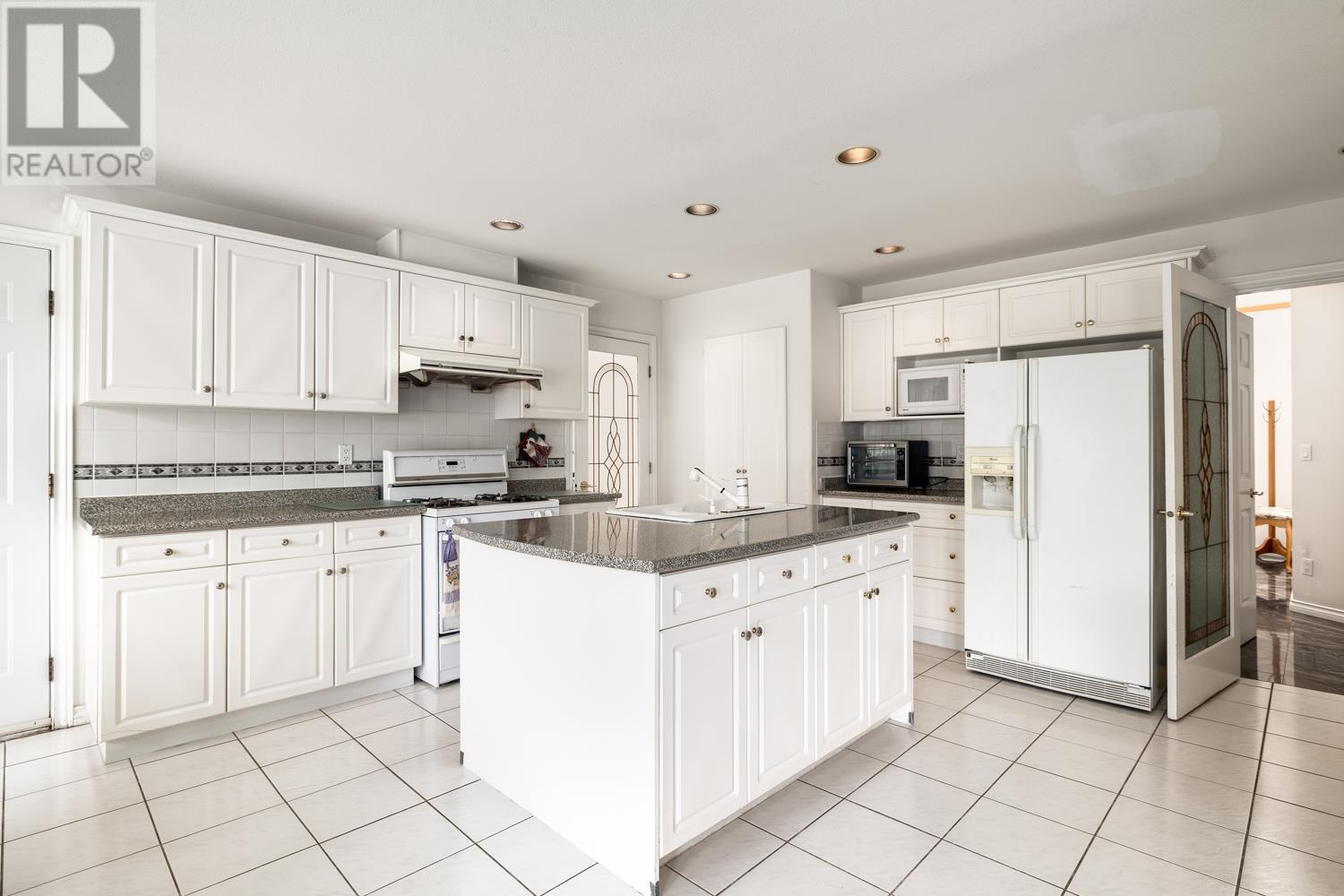 5198 Sussex Avenue, Burnaby, British Columbia  V5G 3K3 - Photo 13 - R2987402