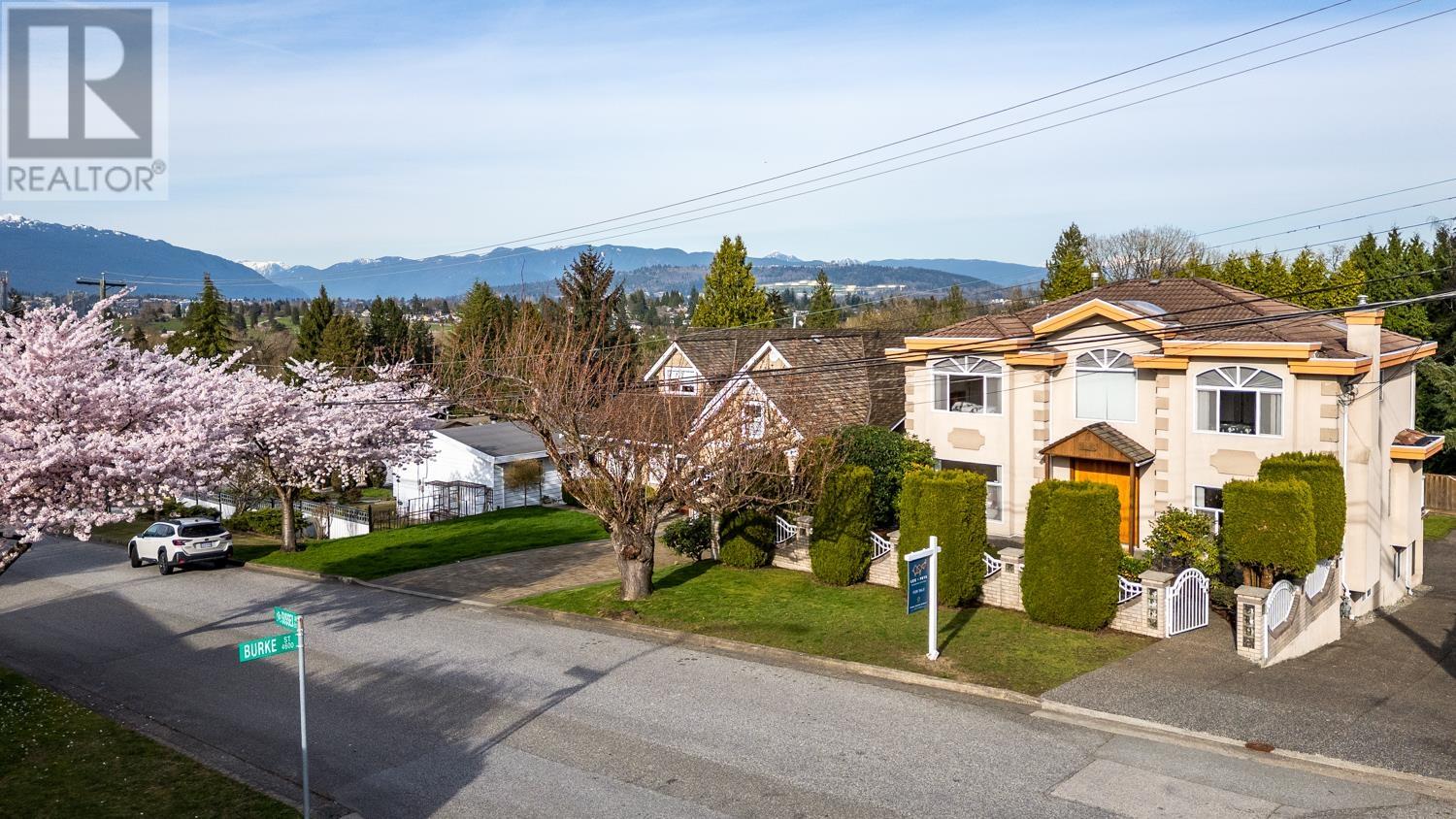 5198 Sussex Avenue, Burnaby, British Columbia  V5G 3K3 - Photo 2 - R2987402