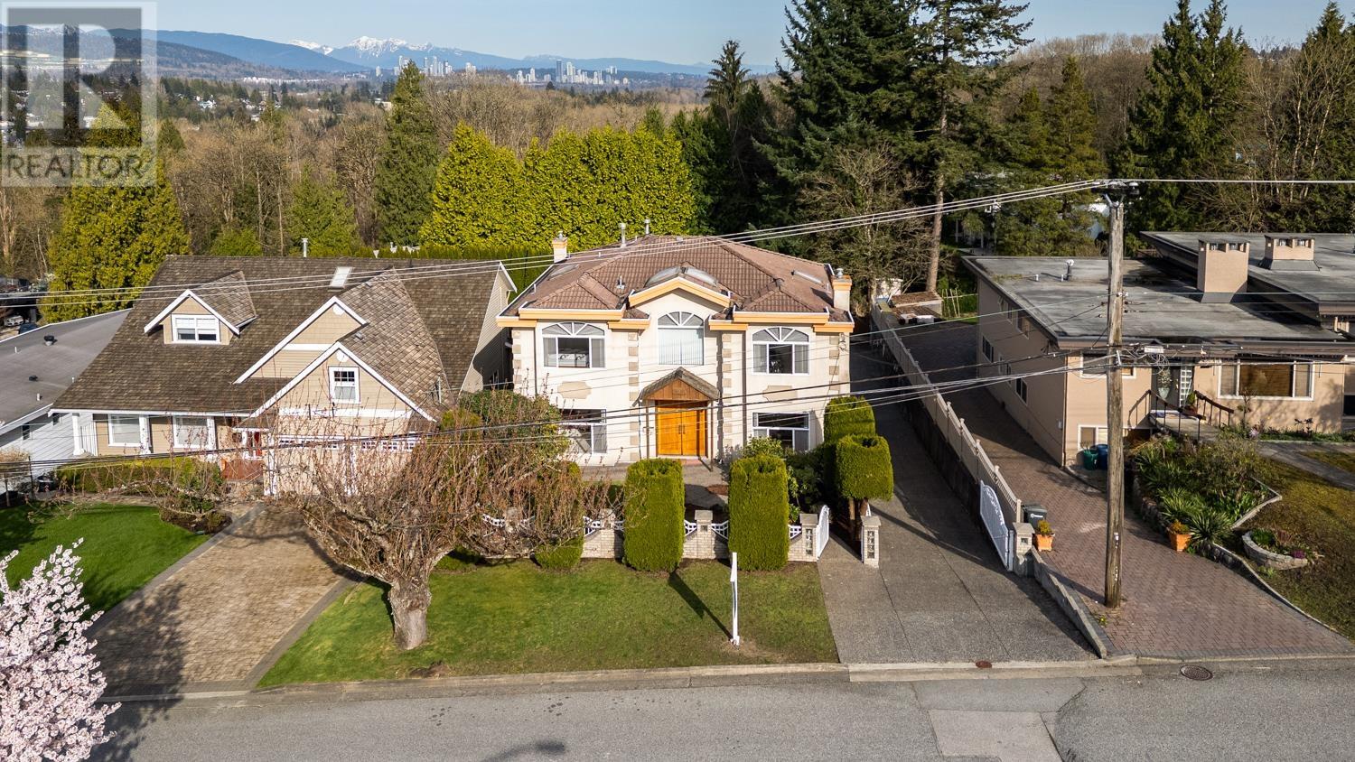 5198 Sussex Avenue, Burnaby, British Columbia  V5G 3K3 - Photo 3 - R2987402