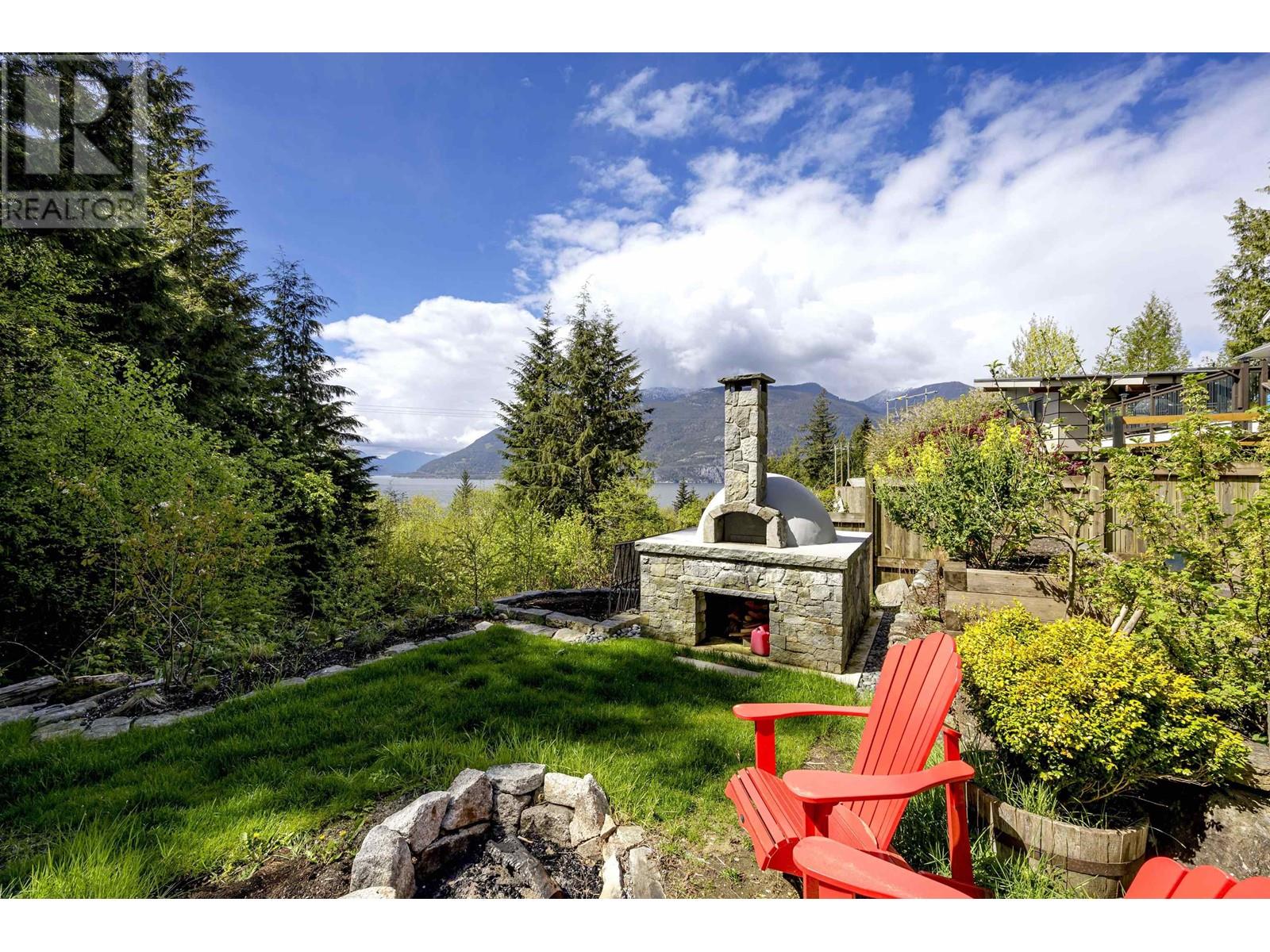 966 COPPER DRIVE, Britannia Beach, British Columbia