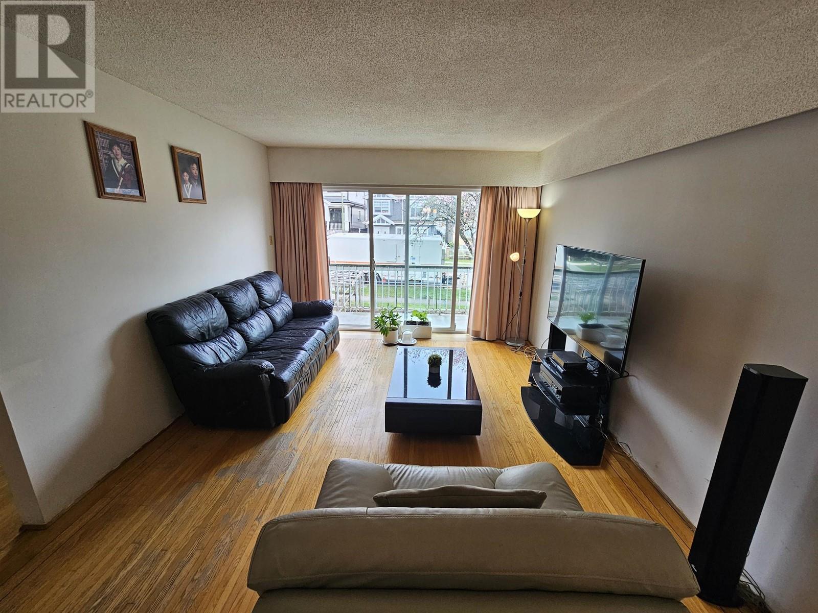 6739 Dumfries Street, Vancouver, British Columbia  V5P 3B8 - Photo 2 - R2984988