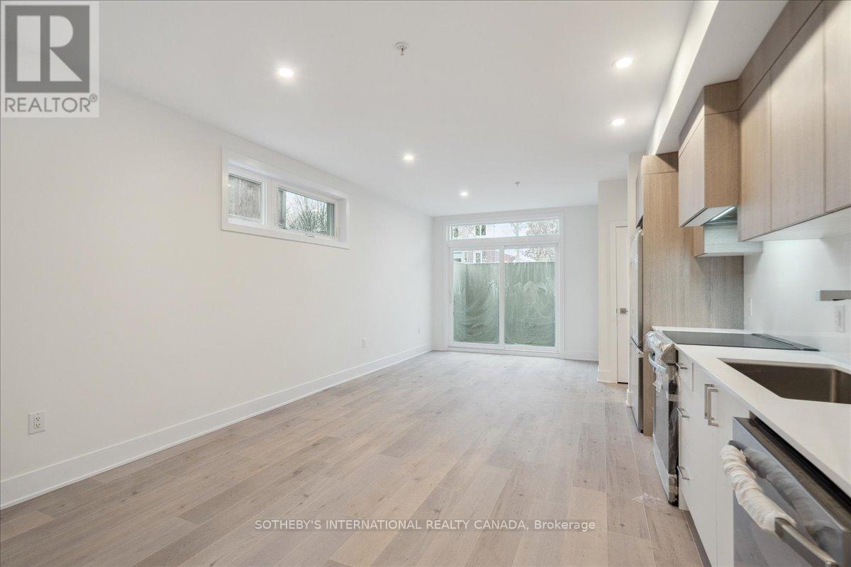 683 Melbourne Avenue, Ottawa, Ontario  K2A 1X4 - Photo 11 - X12068028