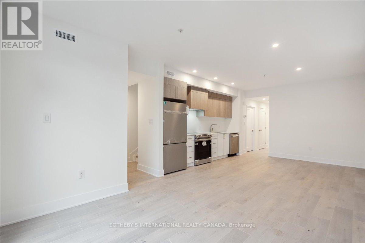 683 Melbourne Avenue, Ottawa, Ontario  K2A 1X4 - Photo 16 - X12068028