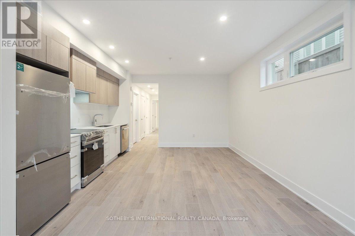 683 Melbourne Avenue, Ottawa, Ontario  K2A 1X4 - Photo 17 - X12068028