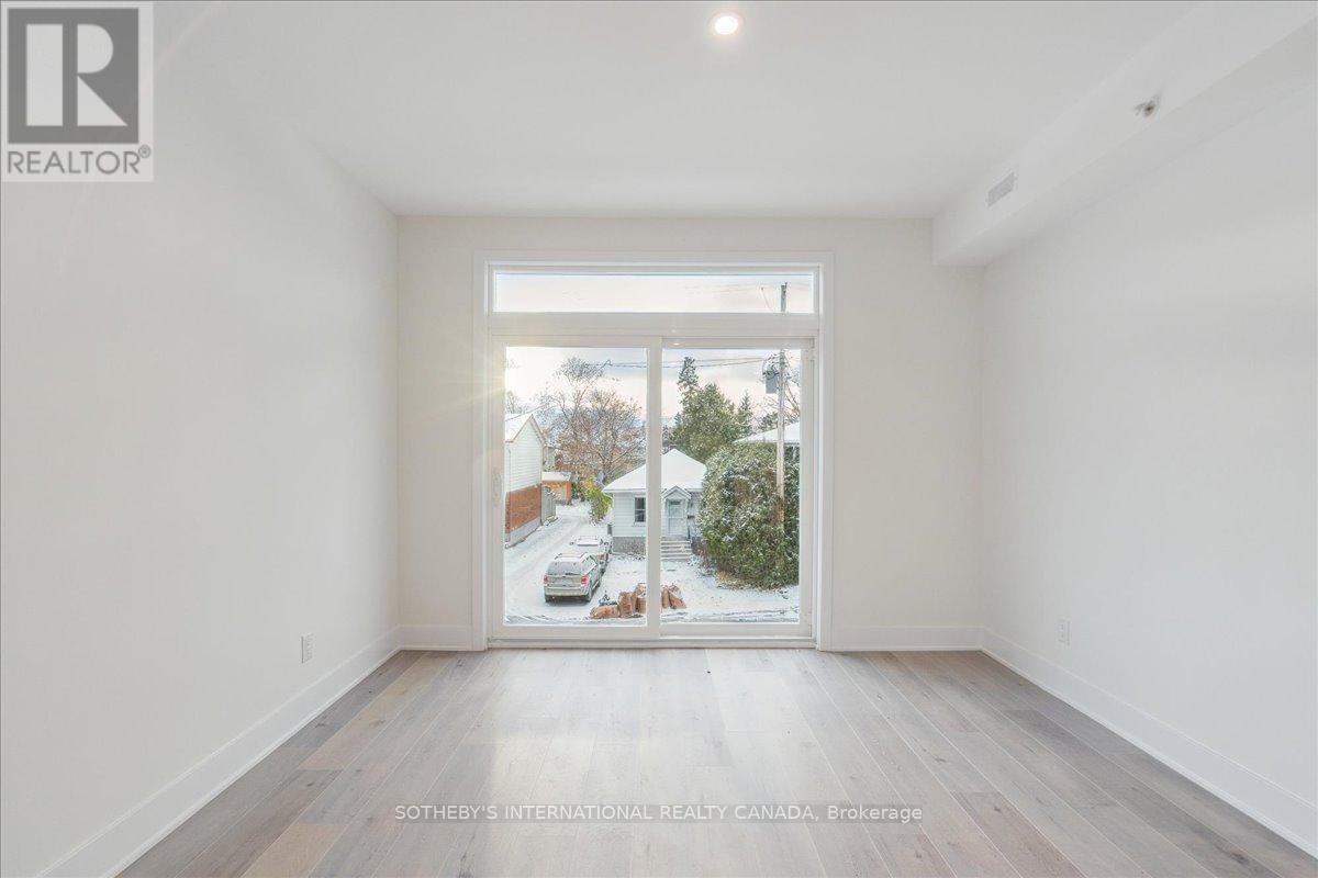 683 Melbourne Avenue, Ottawa, Ontario  K2A 1X4 - Photo 30 - X12068028