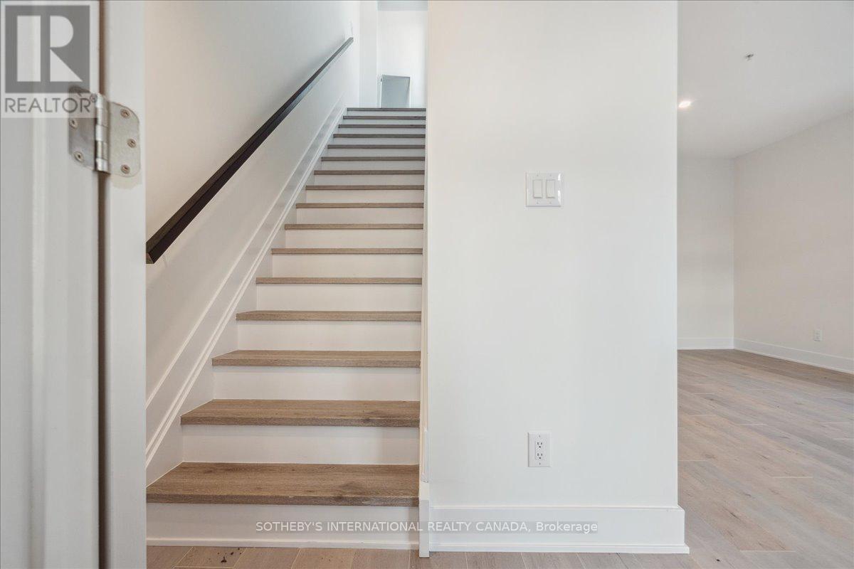 683 Melbourne Avenue, Ottawa, Ontario  K2A 1X4 - Photo 37 - X12068028