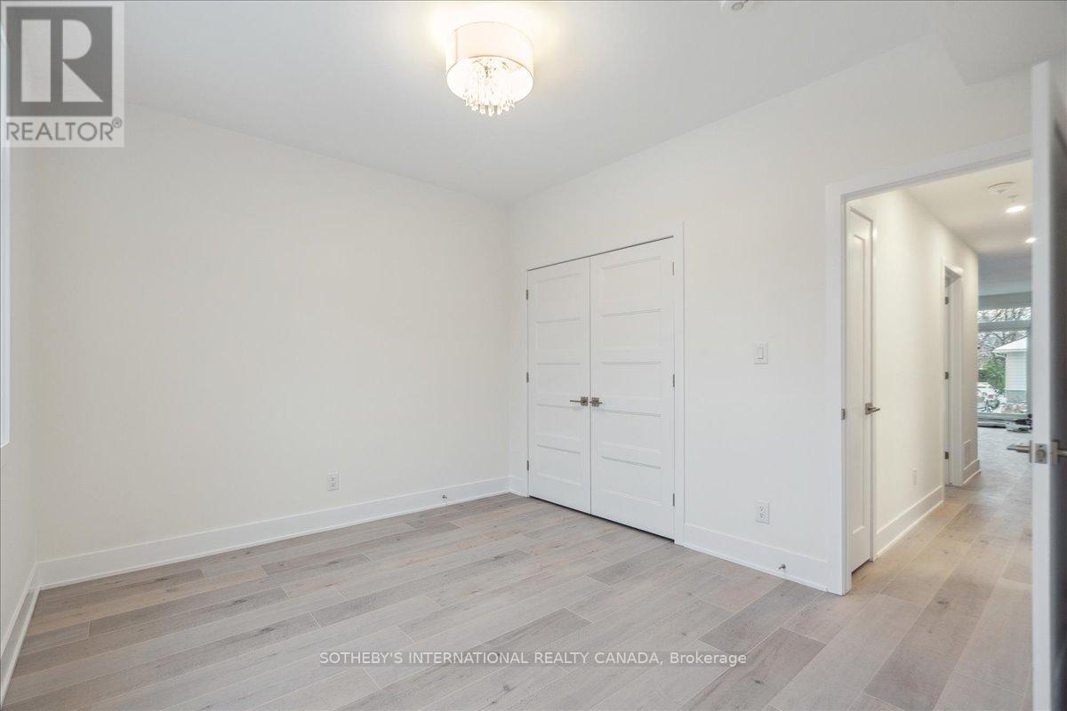 683 Melbourne Avenue, Ottawa, Ontario  K2A 1X4 - Photo 6 - X12068028