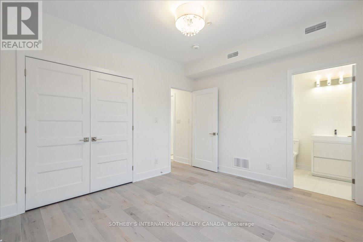 683 Melbourne Avenue, Ottawa, Ontario  K2A 1X4 - Photo 7 - X12068028