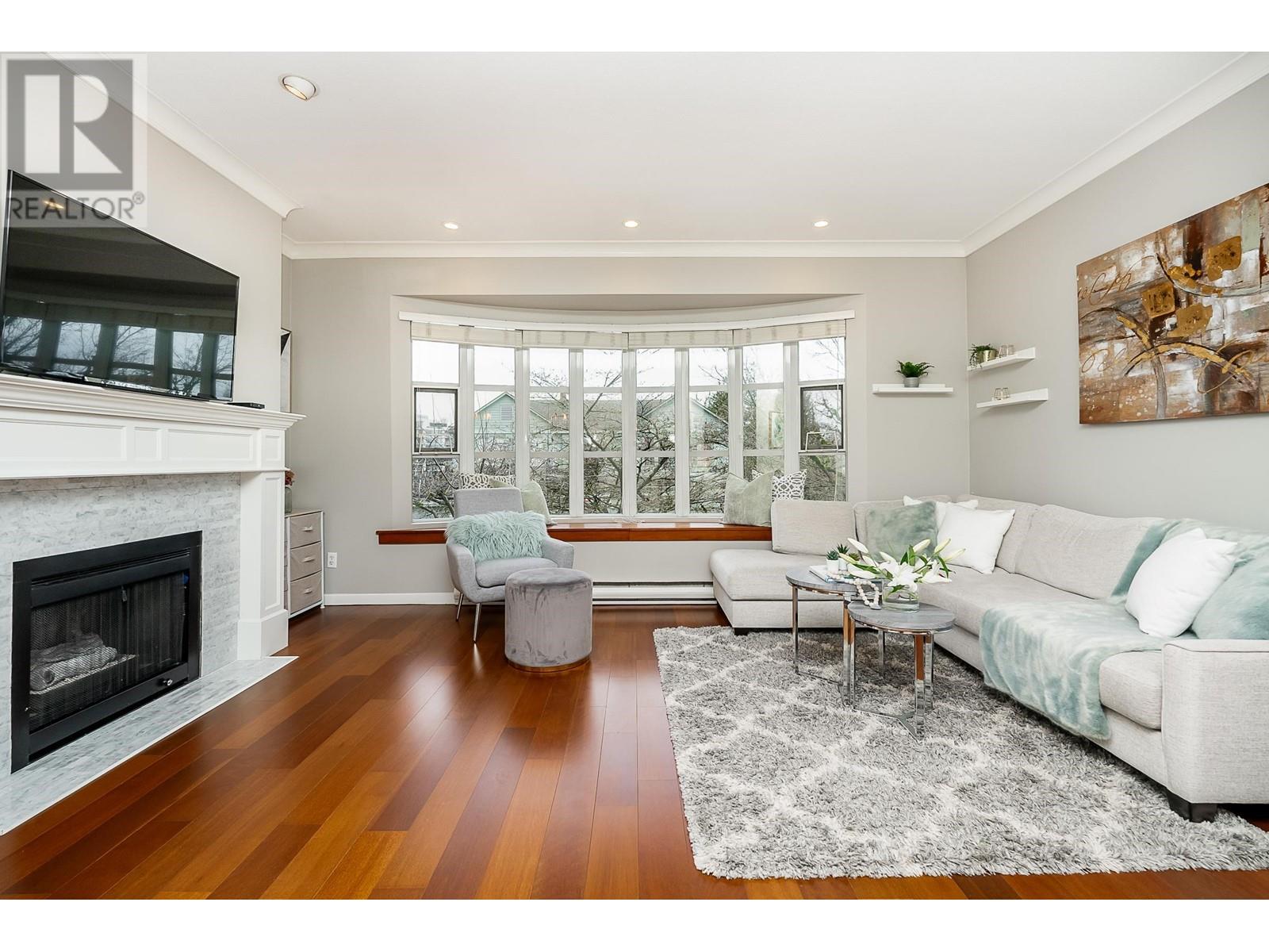 104 222 W 4th Street, North Vancouver, British Columbia  V7M 1H7 - Photo 2 - R2987426