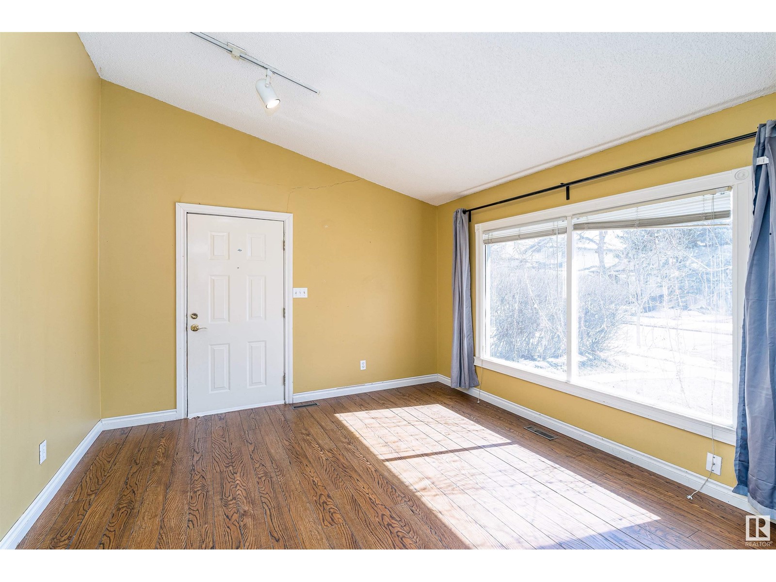 Property at 10752 68 AV NW image 5