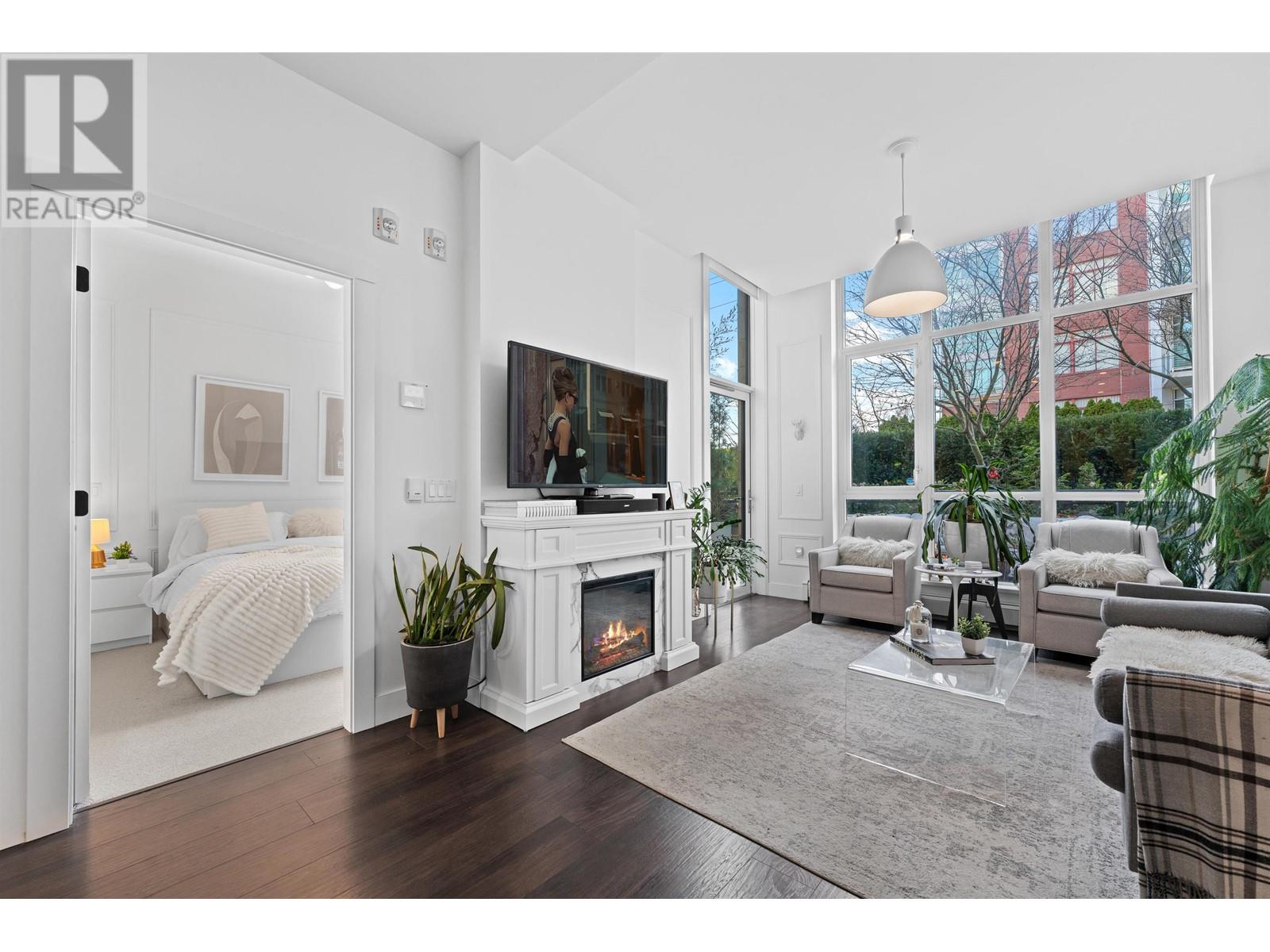 105 131 E 3RD STREET, north vancouver, British Columbia