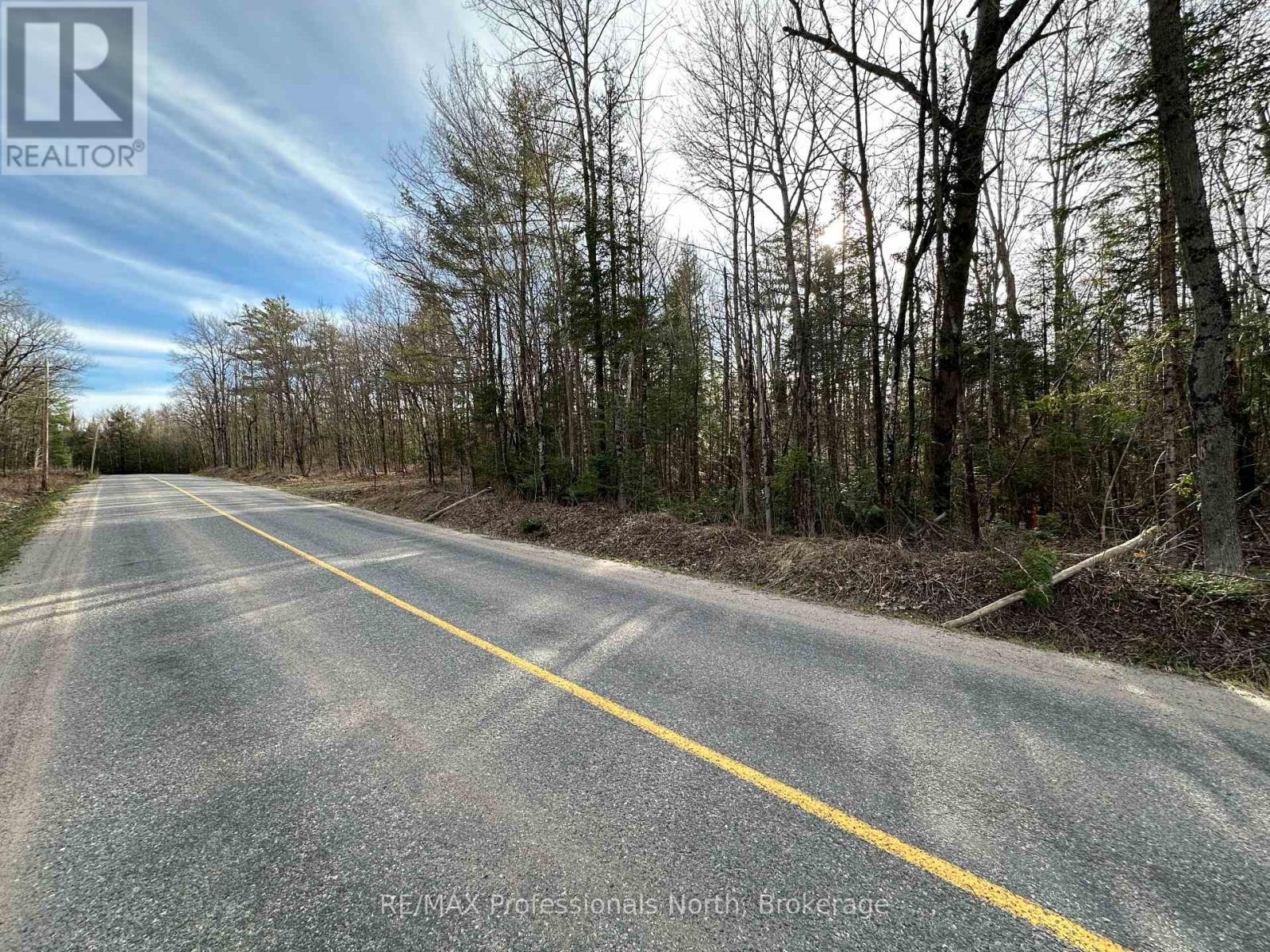 2731 Southwood Road, Gravenhurst, Ontario  P0E 1G0 - Photo 14 - X12068055