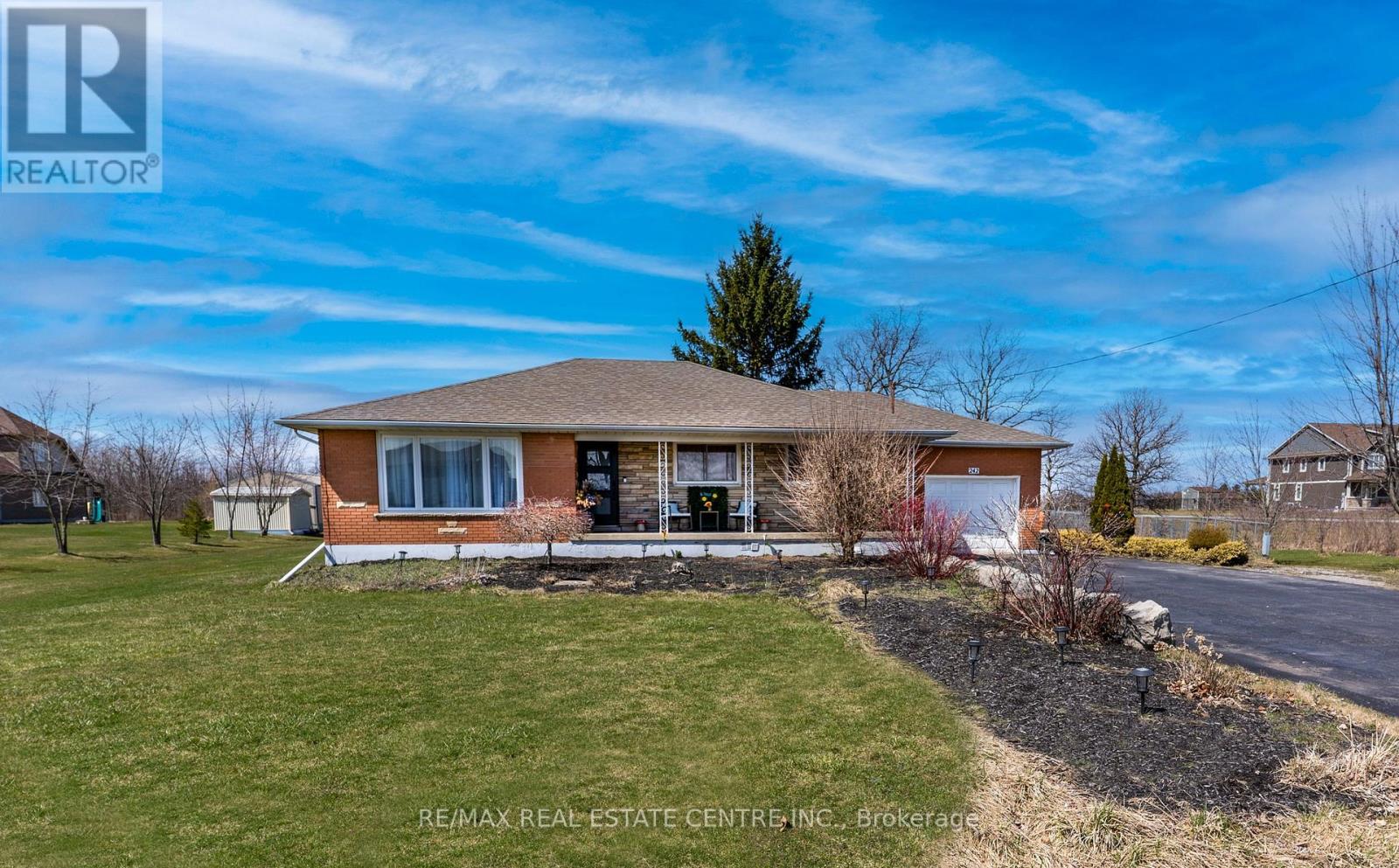 242 Mountain Road, Grimsby, Ontario  L3M 4E7 - Photo 1 - X12068056