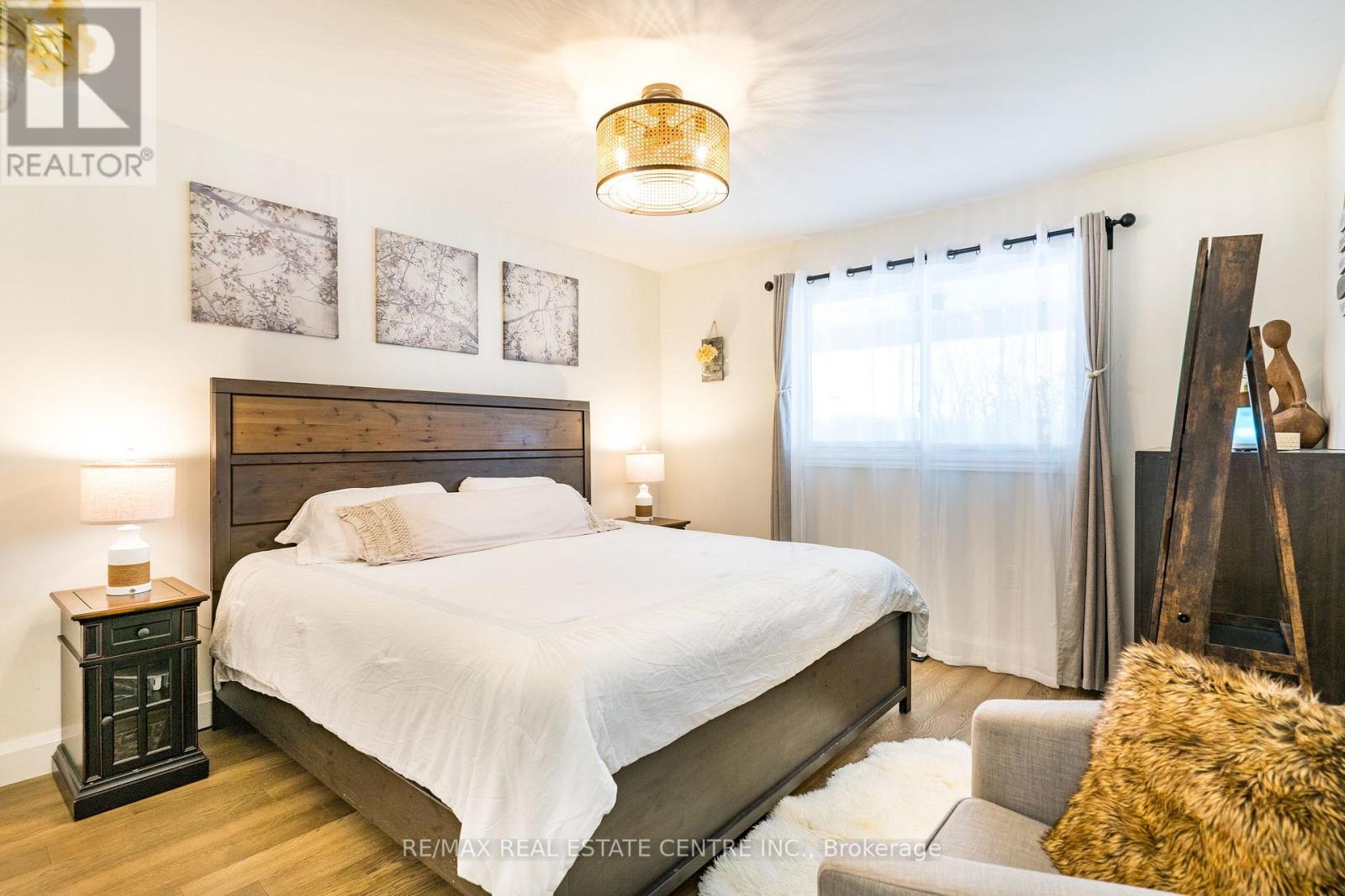 242 Mountain Road, Grimsby, Ontario  L3M 4E7 - Photo 10 - X12068056