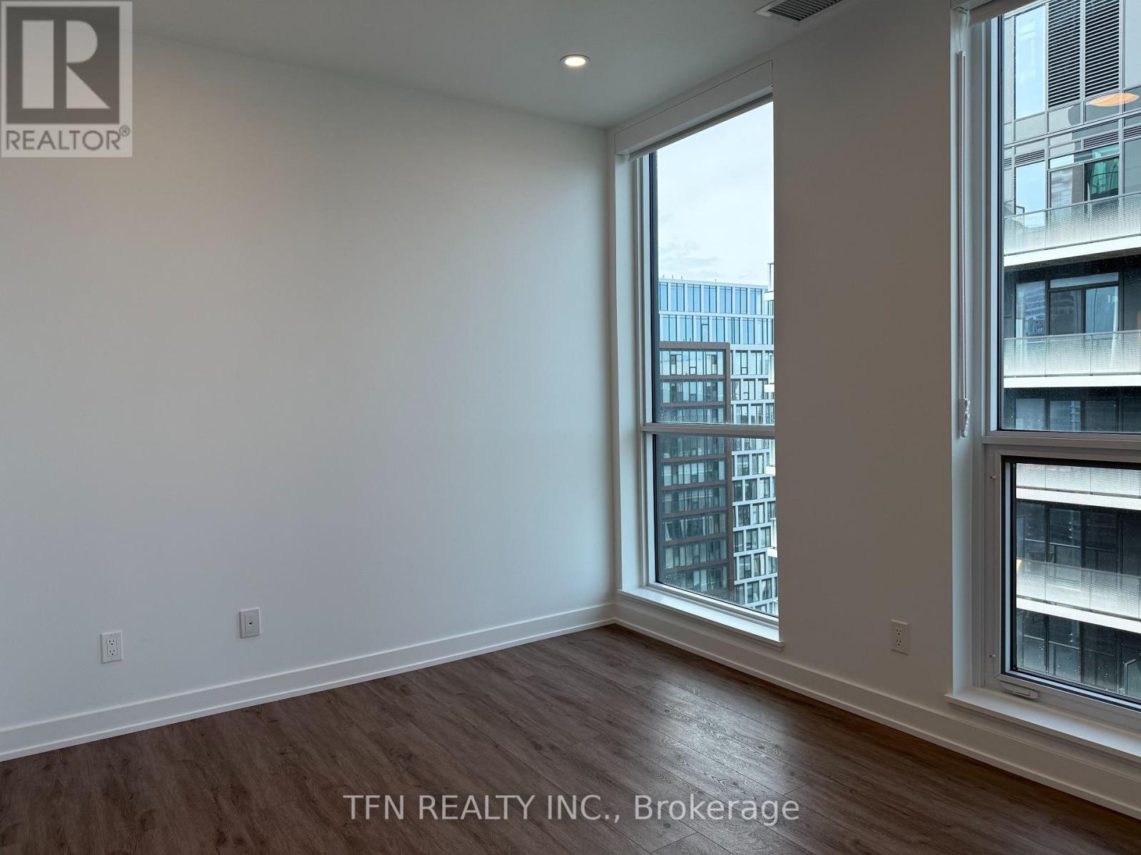 4705 - 327 King Street W, Toronto, Ontario  M5V 0W7 - Photo 6 - C12060080