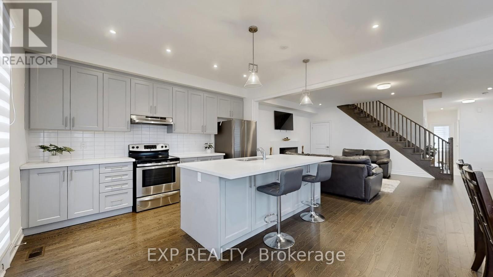 Property at 1993 BOYES STREET image 2