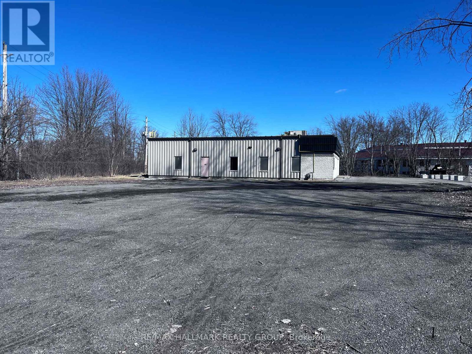 57 Main Street W, Hawkesbury, Ontario  K6A 2H3 - Photo 2 - X12068068